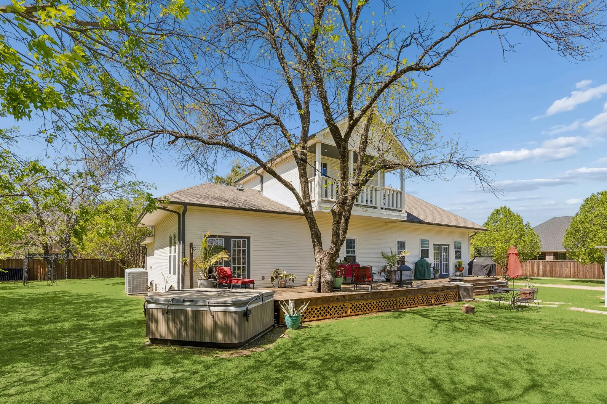Single Family Residence For Sale in Denton County , 110 S Walnut, Roanoke, Texas 76262, 3 Bedroom, 3 Bathroom, 2 Garage spaces, 3,420 Sqft, built in 1915, Preowned, mls#21218898, Real Estate Agent in Roanoke, Homes For Sale in Denton county, Homes For Sale in Roanoke, Realtor in Roanoke Texas, Real Estate Brokerage Independent Realty Texas, Luminita Cordes Realtor