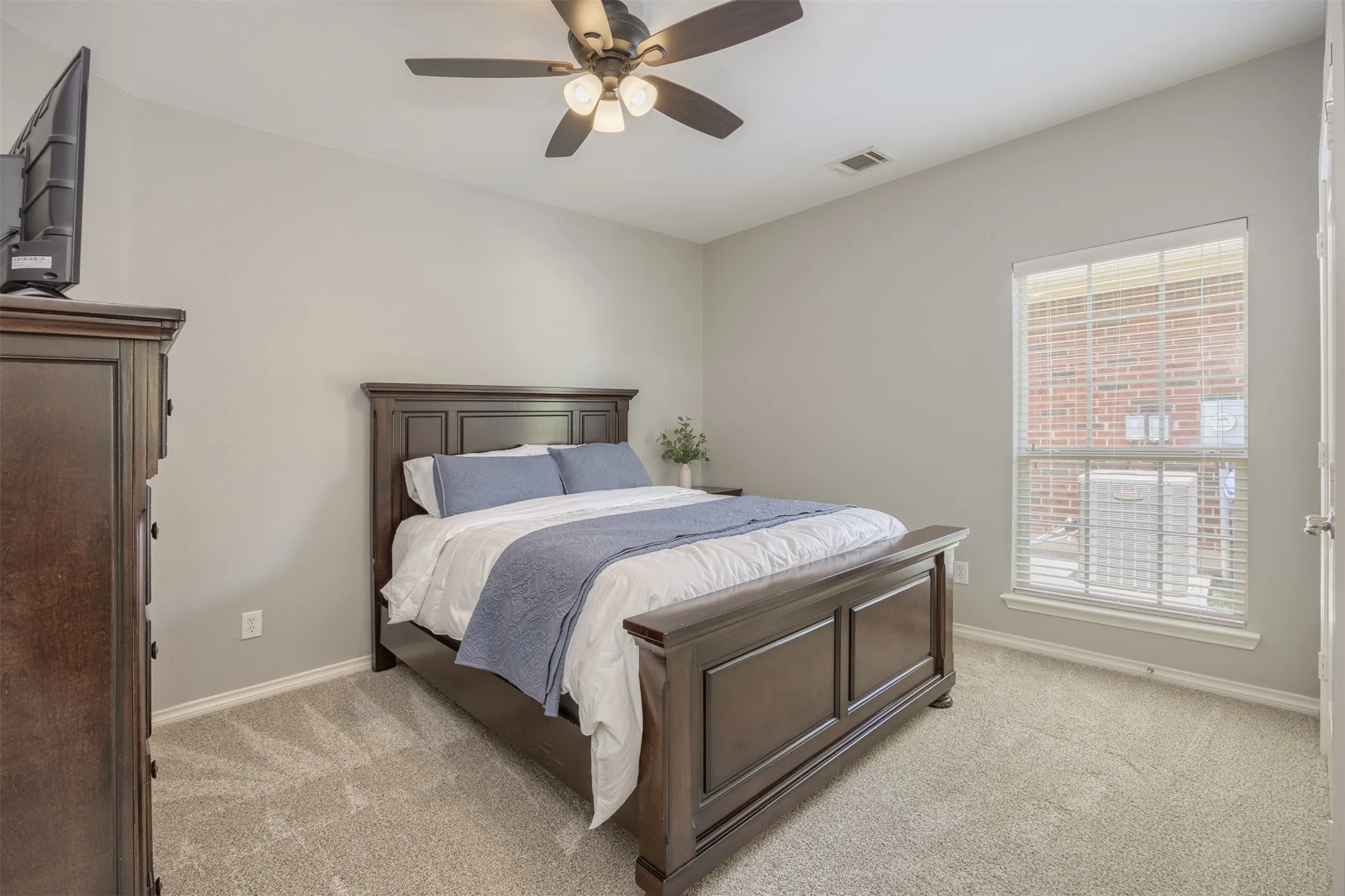 Downstairs bedroom.