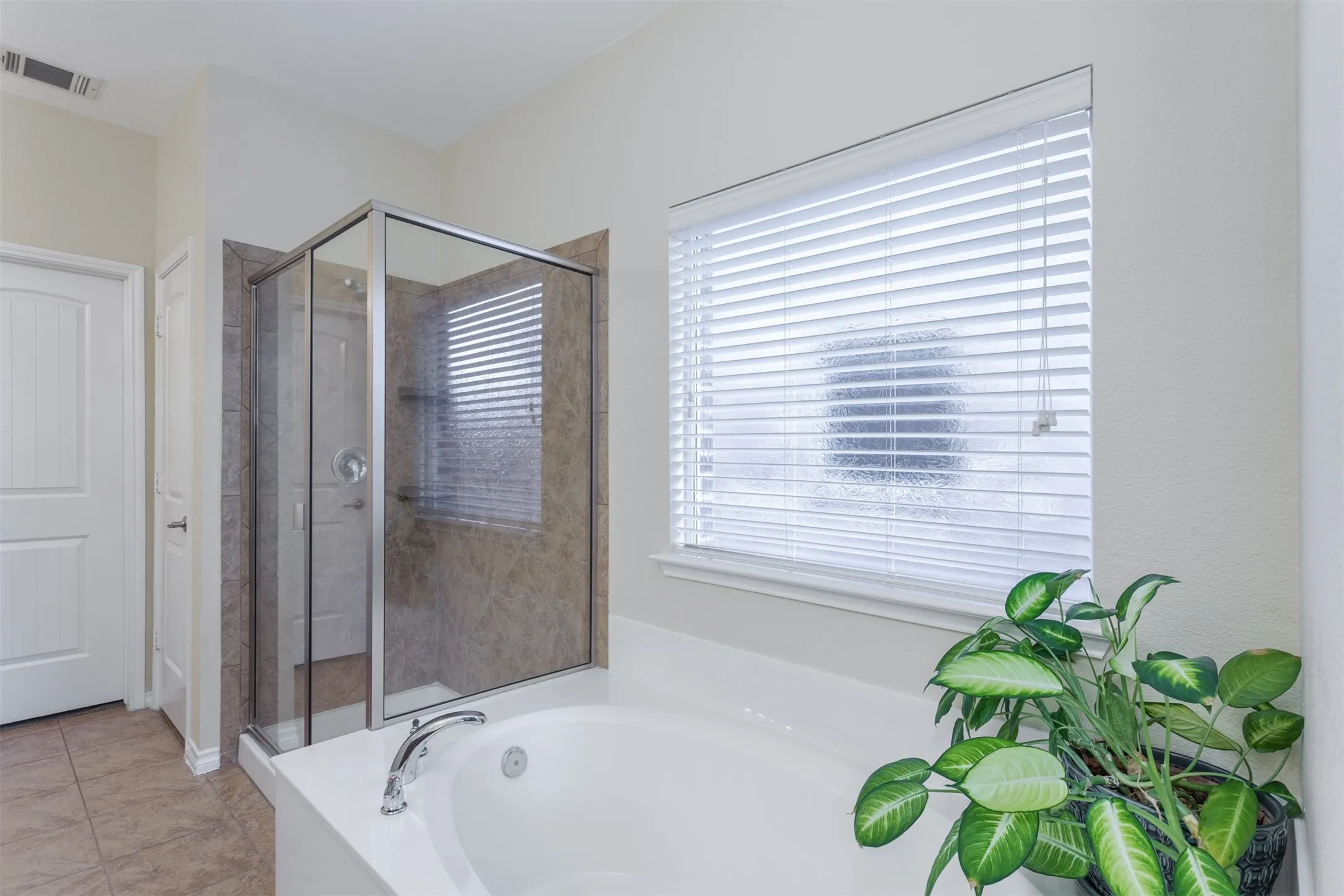 Single Family Residence For Sale in Collin County , 4708 Lasso Lane, Mc Kinney, Texas 75070, 5 Bedroom, 4 Bathroom, 2 Garage spaces, 3,186 Sqft, built in 2008, mls#21210958, Real Estate Agent in Mc Kinney, Homes For Sale in Collin county, Homes For Sale in Mc Kinney, Realtor in Mc Kinney Texas, Real Estate Brokerage Independent Realty Texas, Luminita Cordes Realtor