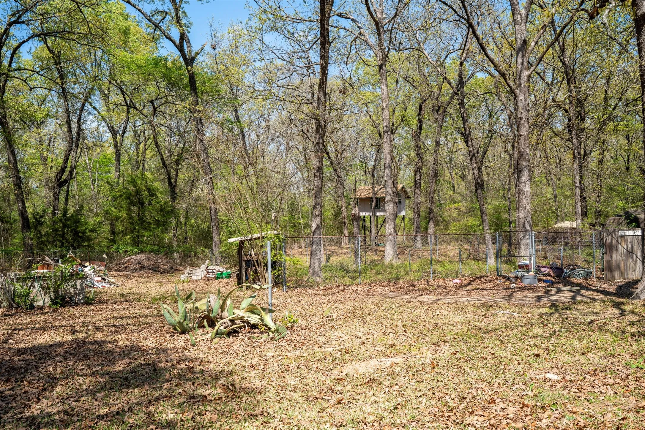 Single Family Residence For Sale in Lamar County , 375 County Road 45080, Powderly, Texas 75473, 3 Bedroom, 3 Bathroom, 2 Garage spaces, 2,464 Sqft, built in 1985, Price $275,000, mls#21218435, Real Estate Agent in Powderly, Homes For Sale in Lamar county, Homes For Sale in Powderly, Realtor in Powderly Texas, Real Estate Brokerage Independent Realty Texas, Luminita Cordes Realtor