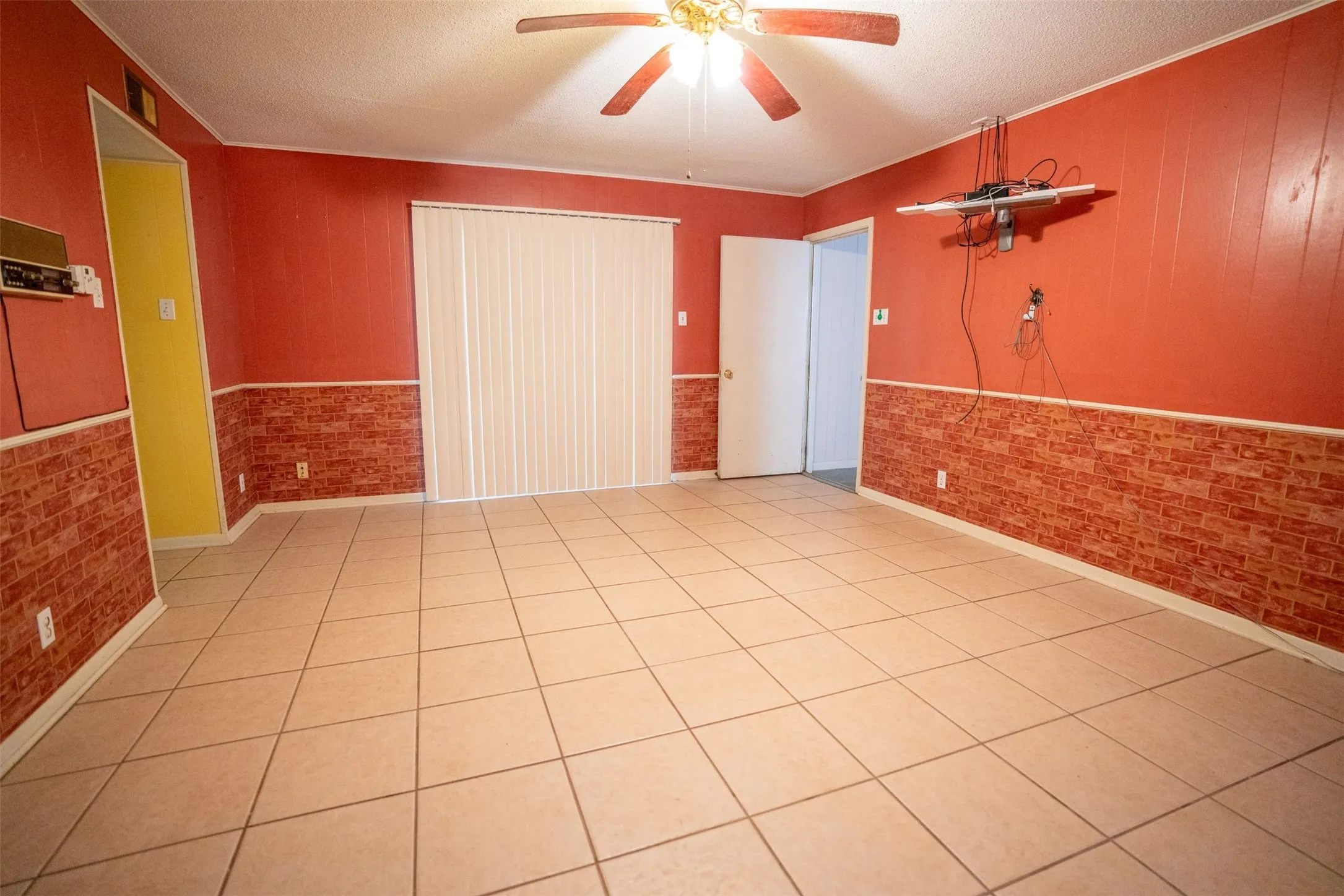 Single Family Residence For Sale in Lamar County , 375 County Road 45080, Powderly, Texas 75473, 3 Bedroom, 3 Bathroom, 2 Garage spaces, 2,464 Sqft, built in 1985, Price $275,000, mls#21218435, Real Estate Agent in Powderly, Homes For Sale in Lamar county, Homes For Sale in Powderly, Realtor in Powderly Texas, Real Estate Brokerage Independent Realty Texas, Luminita Cordes Realtor