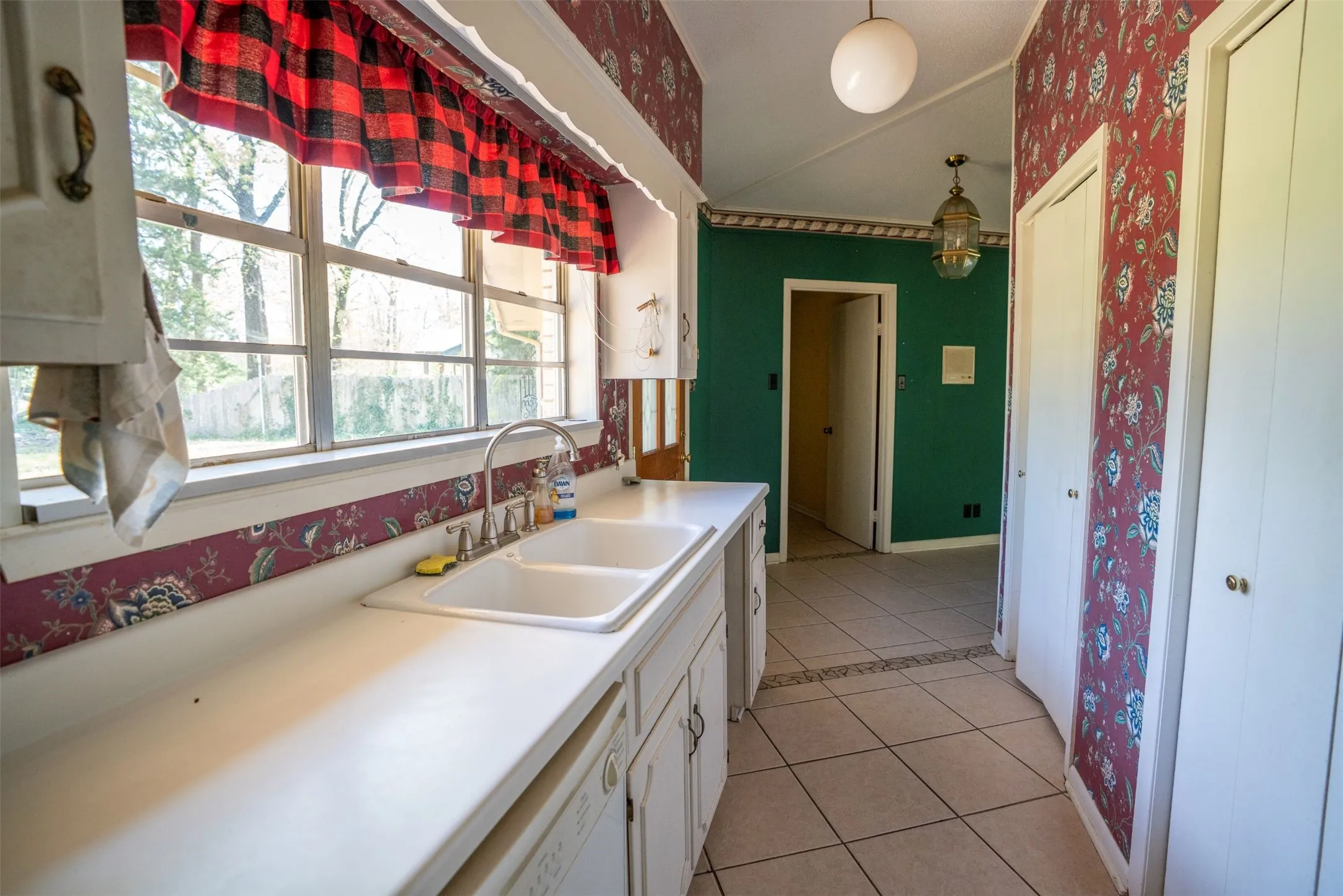 Single Family Residence For Sale in Lamar County , 375 County Road 45080, Powderly, Texas 75473, 3 Bedroom, 3 Bathroom, 2 Garage spaces, 2,464 Sqft, built in 1985, Price $275,000, mls#21218435, Real Estate Agent in Powderly, Homes For Sale in Lamar county, Homes For Sale in Powderly, Realtor in Powderly Texas, Real Estate Brokerage Independent Realty Texas, Luminita Cordes Realtor