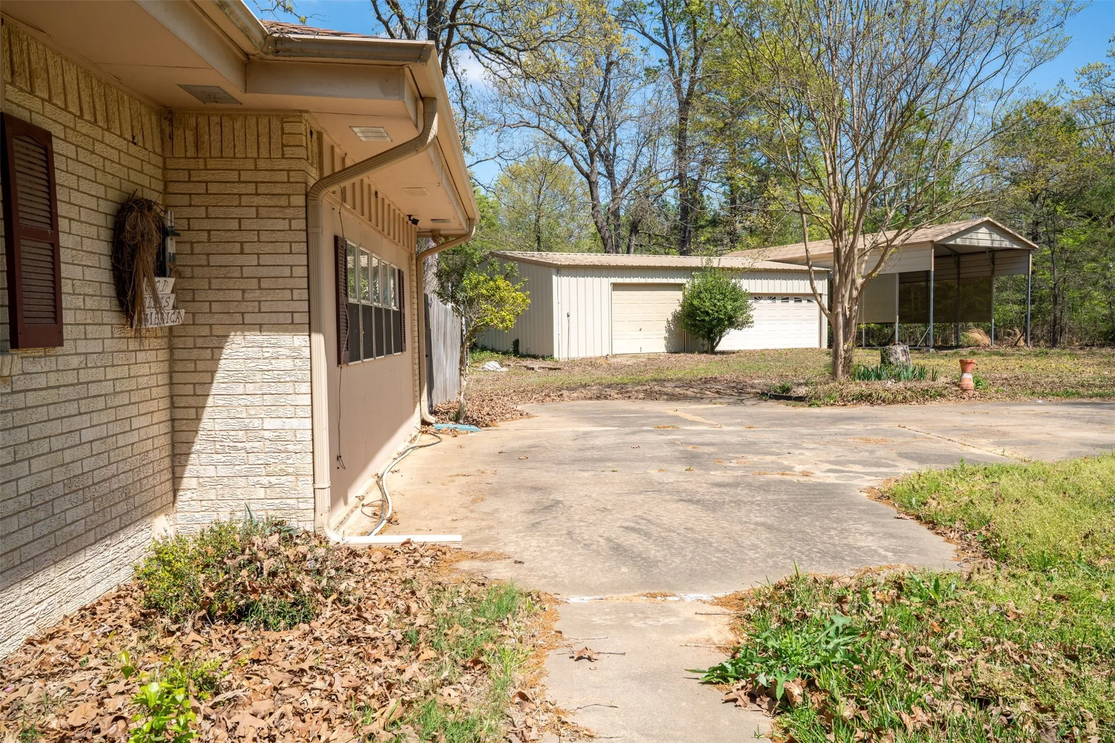 Single Family Residence For Sale in Lamar County , 375 County Road 45080, Powderly, Texas 75473, 3 Bedroom, 3 Bathroom, 2 Garage spaces, 2,464 Sqft, built in 1985, Price $275,000, mls#21218435, Real Estate Agent in Powderly, Homes For Sale in Lamar county, Homes For Sale in Powderly, Realtor in Powderly Texas, Real Estate Brokerage Independent Realty Texas, Luminita Cordes Realtor