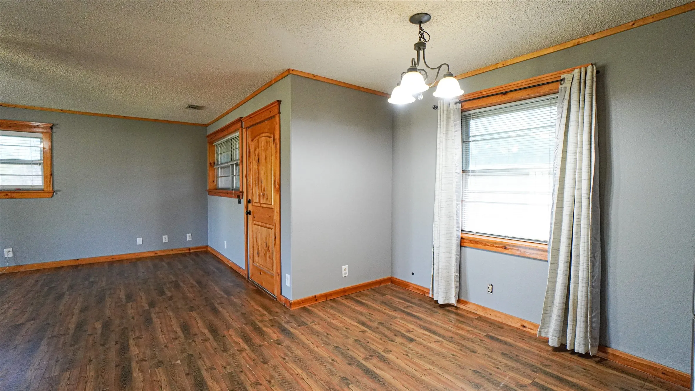 Single Family Residence For Rent in Kaufman County , 19761 N State Highway 34, Terrell, Texas 75161, 3 Bedroom, 2 Bathroom, Garage spaces, 1,720 Sqft, built in 1971, Preowned, Price $2,800, mls#21217670, Real Estate Agent in Terrell, Homes For Rent in Kaufman county, Homes For Rent in Terrell, Realtor in Terrell Texas, Real Estate Brokerage Independent Realty Texas, Luminita Cordes Realtor