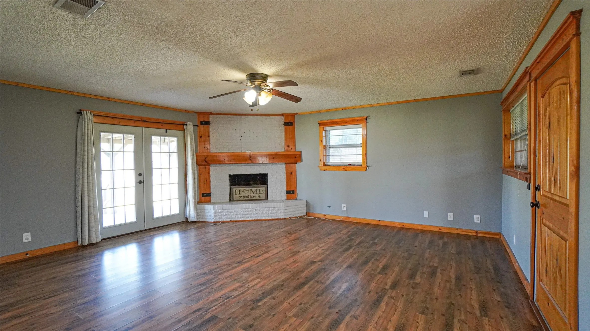 Single Family Residence For Rent in Kaufman County , 19761 N State Highway 34, Terrell, Texas 75161, 3 Bedroom, 2 Bathroom, Garage spaces, 1,720 Sqft, built in 1971, Preowned, Price $2,800, mls#21217670, Real Estate Agent in Terrell, Homes For Rent in Kaufman county, Homes For Rent in Terrell, Realtor in Terrell Texas, Real Estate Brokerage Independent Realty Texas, Luminita Cordes Realtor