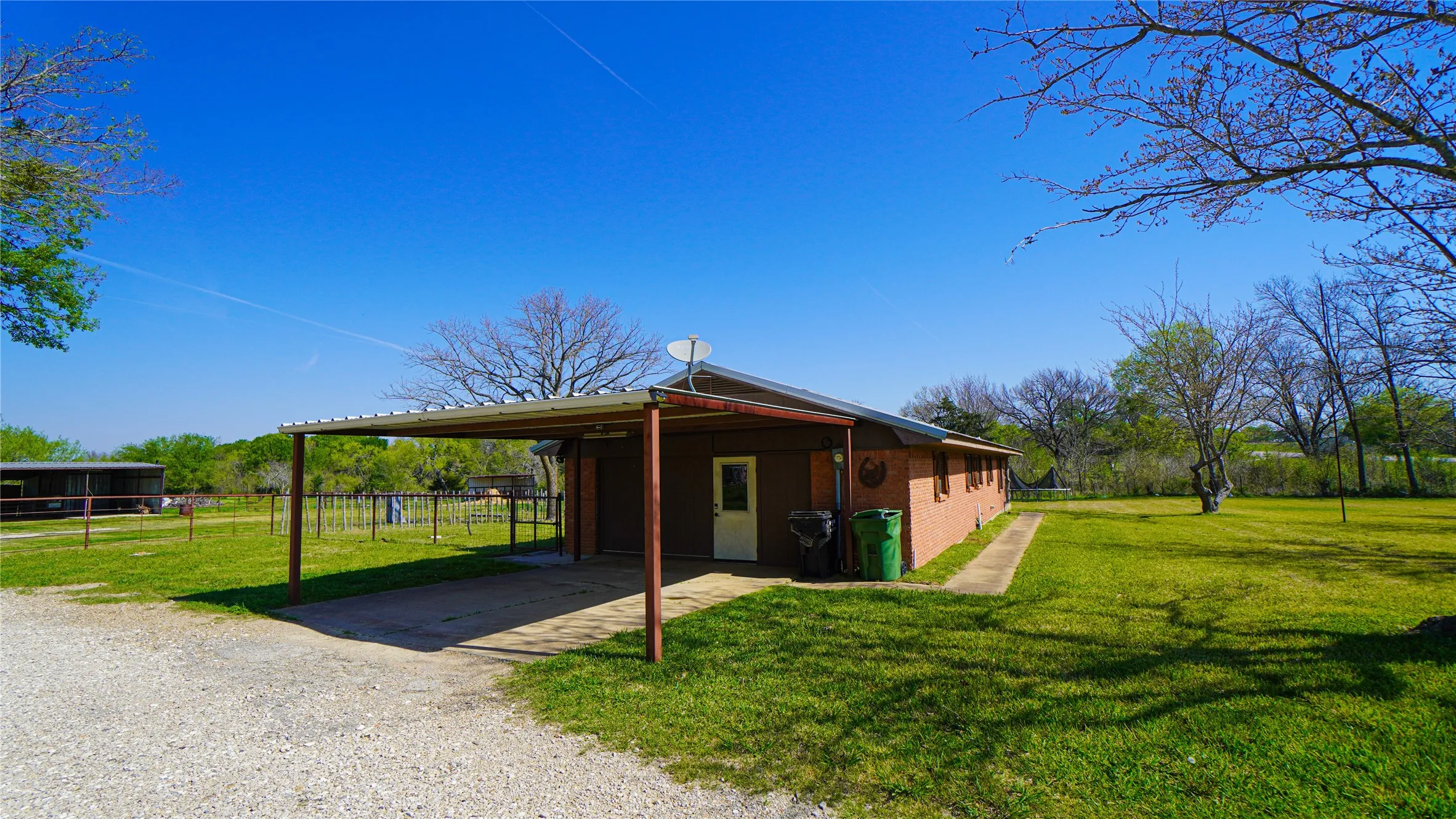 Single Family Residence For Rent in Kaufman County , 19761 N State Highway 34, Terrell, Texas 75161, 3 Bedroom, 2 Bathroom, Garage spaces, 1,720 Sqft, built in 1971, Preowned, Price $2,800, mls#21217670, Real Estate Agent in Terrell, Homes For Rent in Kaufman county, Homes For Rent in Terrell, Realtor in Terrell Texas, Real Estate Brokerage Independent Realty Texas, Luminita Cordes Realtor