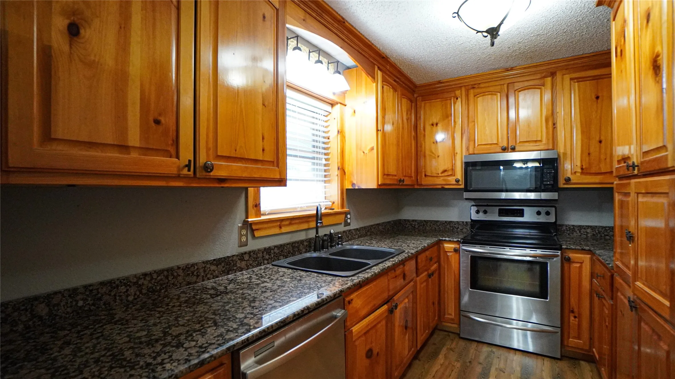 Single Family Residence For Rent in Kaufman County , 19761 N State Highway 34, Terrell, Texas 75161, 3 Bedroom, 2 Bathroom, Garage spaces, 1,720 Sqft, built in 1971, Preowned, Price $2,800, mls#21217670, Real Estate Agent in Terrell, Homes For Rent in Kaufman county, Homes For Rent in Terrell, Realtor in Terrell Texas, Real Estate Brokerage Independent Realty Texas, Luminita Cordes Realtor