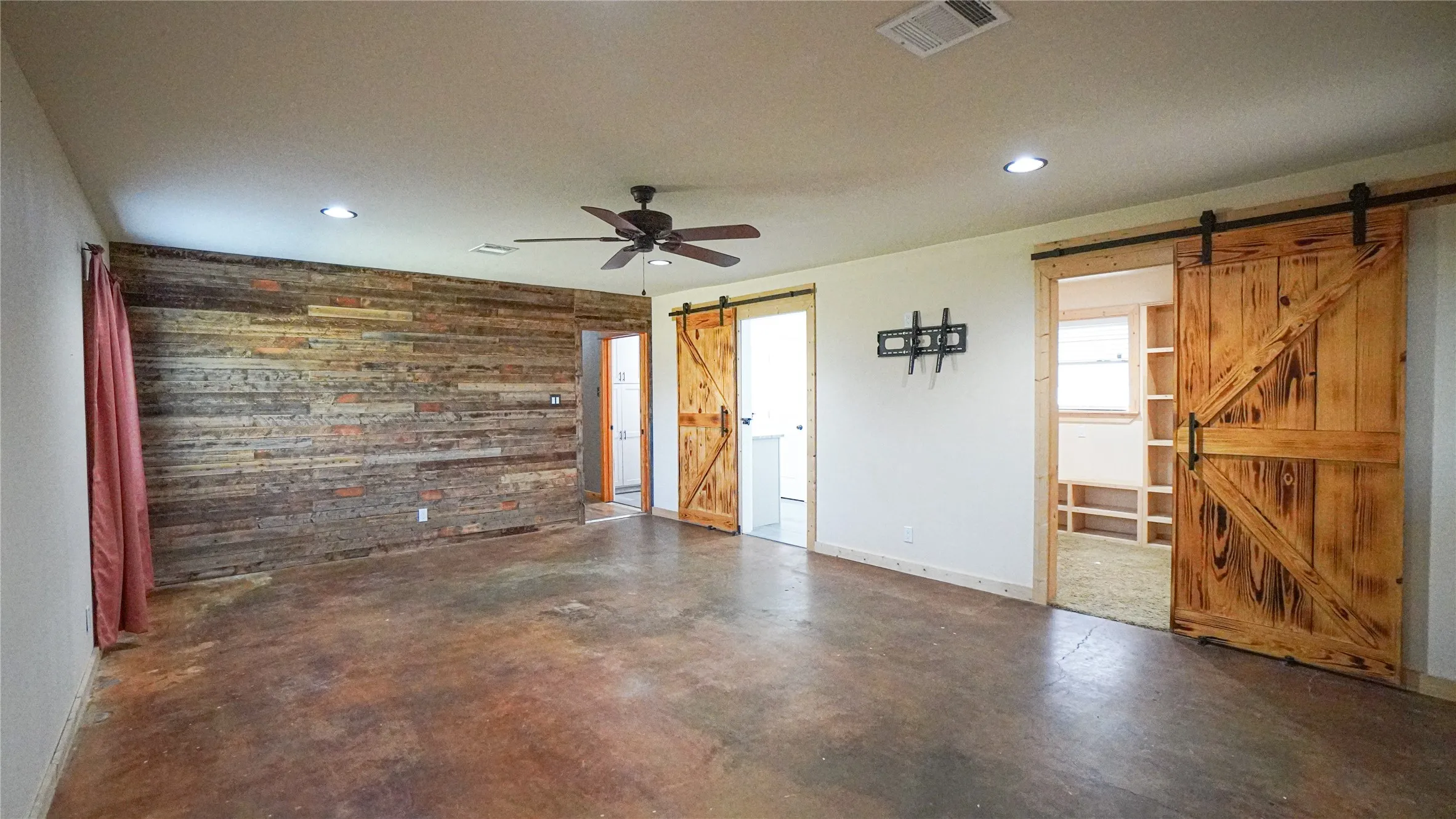 Single Family Residence For Rent in Kaufman County , 19761 N State Highway 34, Terrell, Texas 75161, 3 Bedroom, 2 Bathroom, Garage spaces, 1,720 Sqft, built in 1971, Preowned, Price $2,800, mls#21217670, Real Estate Agent in Terrell, Homes For Rent in Kaufman county, Homes For Rent in Terrell, Realtor in Terrell Texas, Real Estate Brokerage Independent Realty Texas, Luminita Cordes Realtor