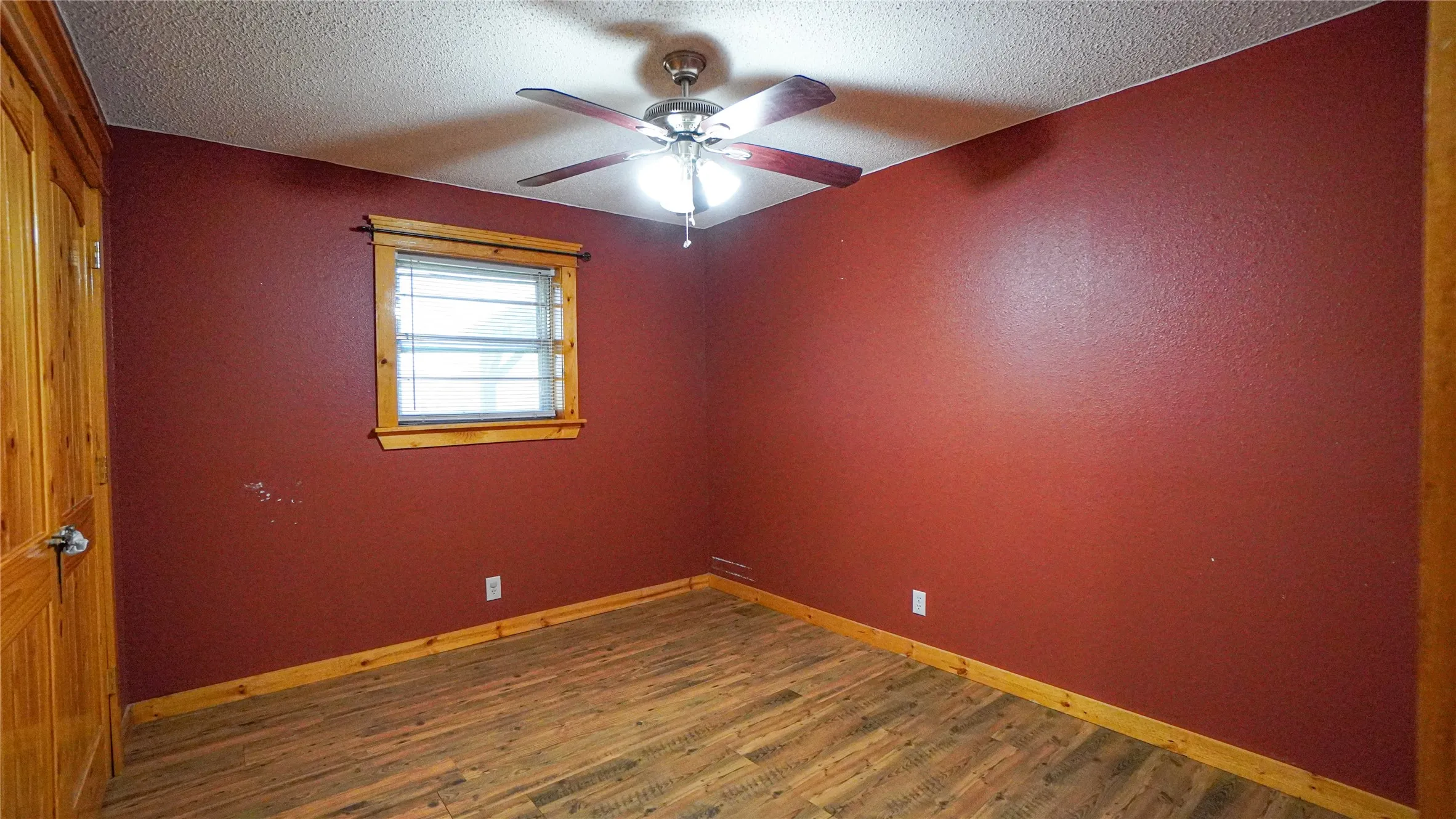 Single Family Residence For Rent in Kaufman County , 19761 N State Highway 34, Terrell, Texas 75161, 3 Bedroom, 2 Bathroom, Garage spaces, 1,720 Sqft, built in 1971, Preowned, Price $2,800, mls#21217670, Real Estate Agent in Terrell, Homes For Rent in Kaufman county, Homes For Rent in Terrell, Realtor in Terrell Texas, Real Estate Brokerage Independent Realty Texas, Luminita Cordes Realtor