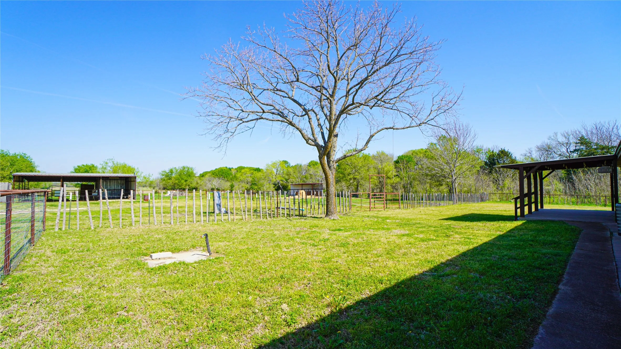 Single Family Residence For Rent in Kaufman County , 19761 N State Highway 34, Terrell, Texas 75161, 3 Bedroom, 2 Bathroom, Garage spaces, 1,720 Sqft, built in 1971, Preowned, Price $2,800, mls#21217670, Real Estate Agent in Terrell, Homes For Rent in Kaufman county, Homes For Rent in Terrell, Realtor in Terrell Texas, Real Estate Brokerage Independent Realty Texas, Luminita Cordes Realtor