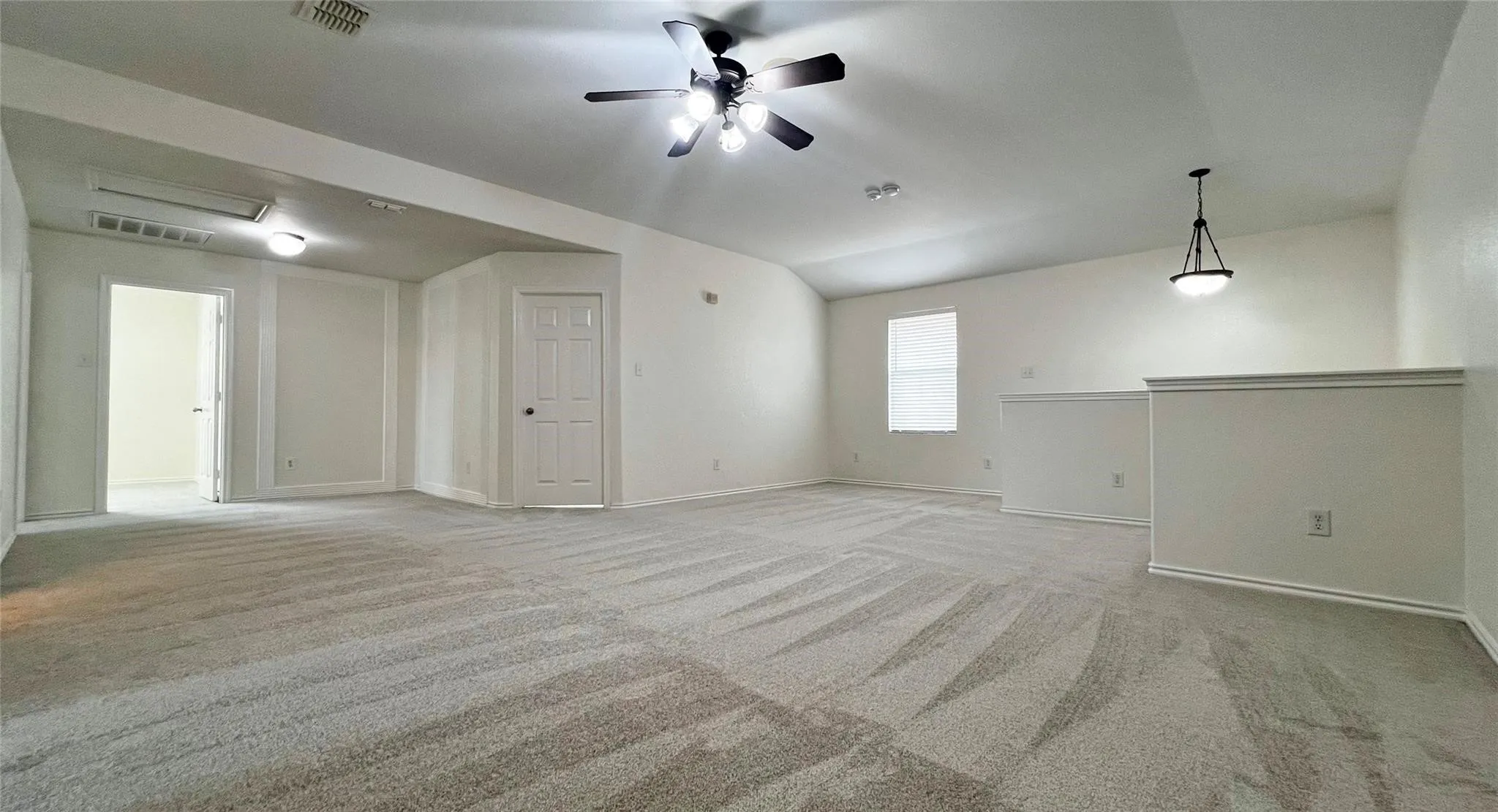 Single Family Residence For Sale in Tarrant County , 1724 Quails Nest Drive, Fort Worth, Texas 76177, 5 Bedroom, 3 Bathroom, 2 Garage spaces, 2,938 Sqft, built in 2006, Preowned, mls#21220838, Real Estate Agent in Fort Worth, Homes For Sale in Tarrant county, Homes For Sale in Fort Worth, Realtor in Fort Worth Texas, Real Estate Brokerage Independent Realty Texas, Luminita Cordes Realtor