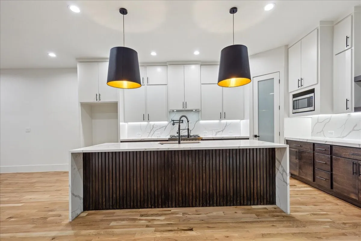 Single Family Residence For Sale in Dallas County , 2327 Vagas Street 102, Dallas, Texas 75219, 4 Bedroom, 4 Bathroom, 2 Garage spaces, 3,087 Sqft, built in 2024, Preowned, mls#21199677, Real Estate Agent in Dallas, Homes For Sale in Dallas county, Homes For Sale in Dallas, Realtor in Dallas Texas, Real Estate Brokerage Independent Realty Texas, Luminita Cordes Realtor