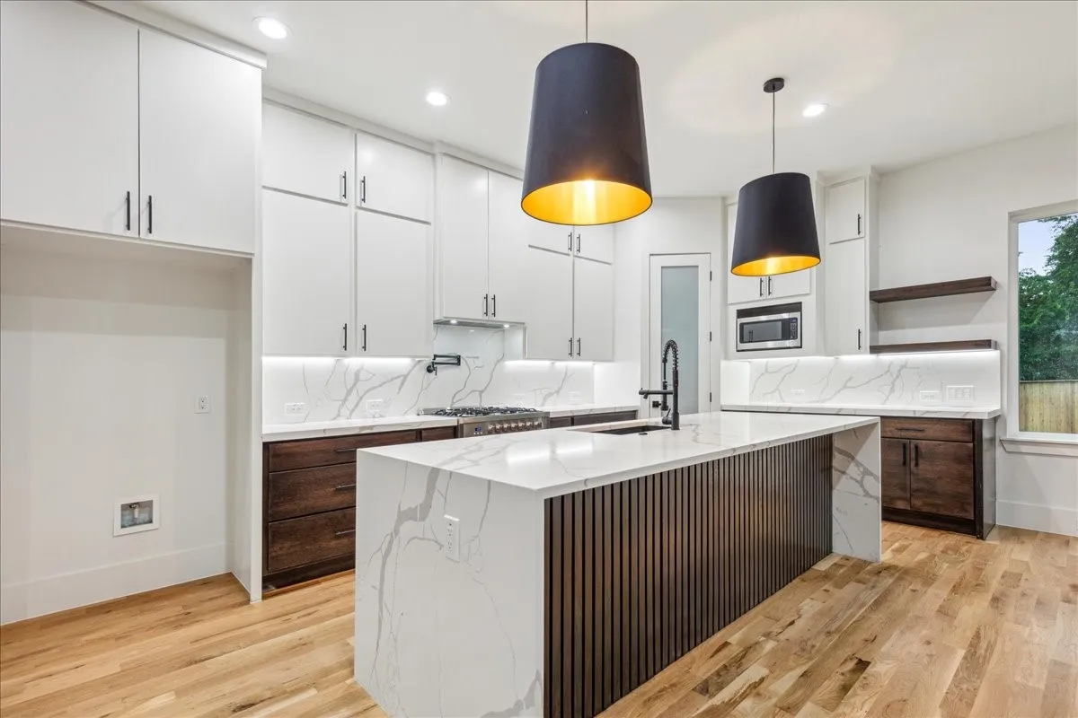 Single Family Residence For Sale in Dallas County , 2327 Vagas Street 102, Dallas, Texas 75219, 4 Bedroom, 4 Bathroom, 2 Garage spaces, 3,087 Sqft, built in 2024, Preowned, mls#21199677, Real Estate Agent in Dallas, Homes For Sale in Dallas county, Homes For Sale in Dallas, Realtor in Dallas Texas, Real Estate Brokerage Independent Realty Texas, Luminita Cordes Realtor