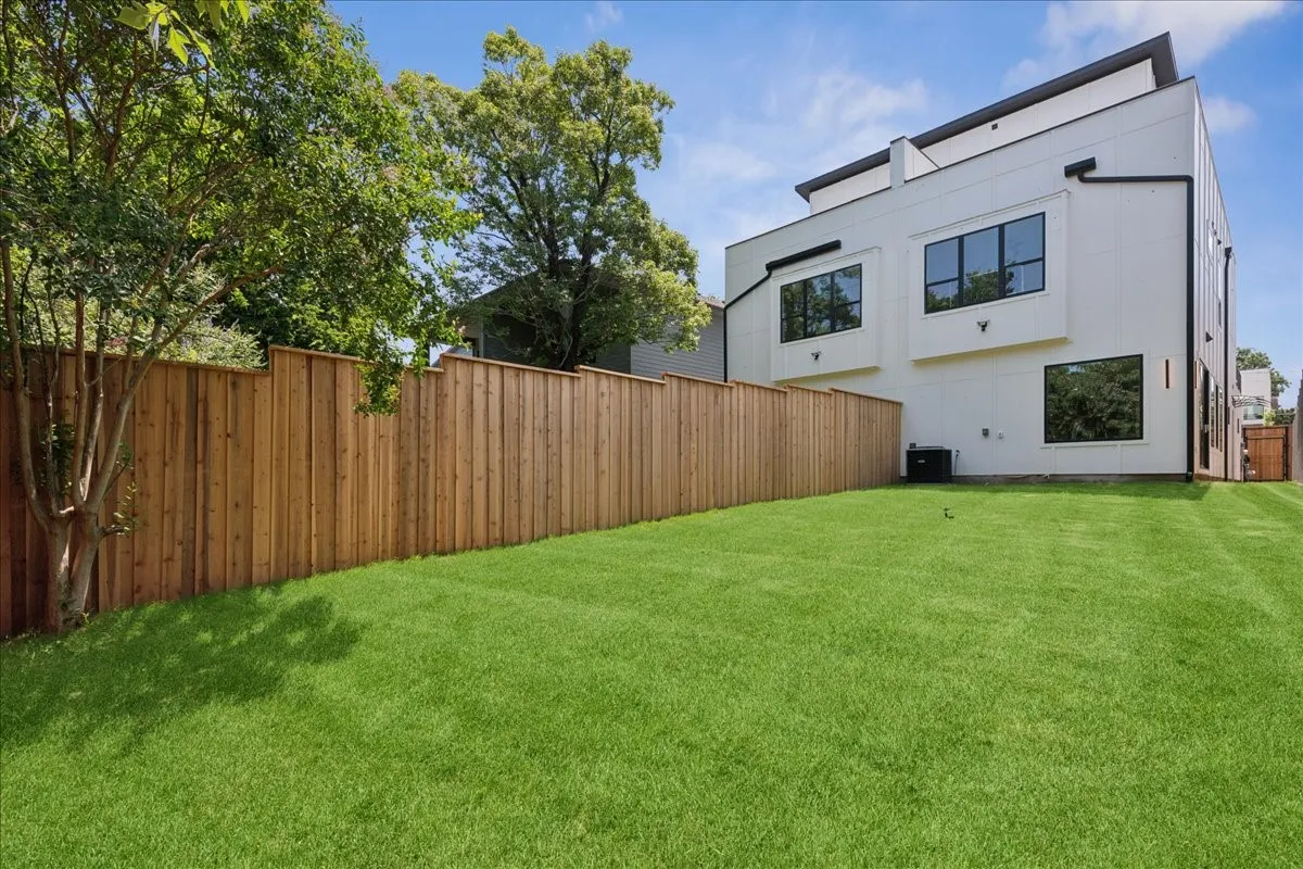Single Family Residence For Sale in Dallas County , 2327 Vagas Street 102, Dallas, Texas 75219, 4 Bedroom, 4 Bathroom, 2 Garage spaces, 3,087 Sqft, built in 2024, Preowned, mls#21199677, Real Estate Agent in Dallas, Homes For Sale in Dallas county, Homes For Sale in Dallas, Realtor in Dallas Texas, Real Estate Brokerage Independent Realty Texas, Luminita Cordes Realtor