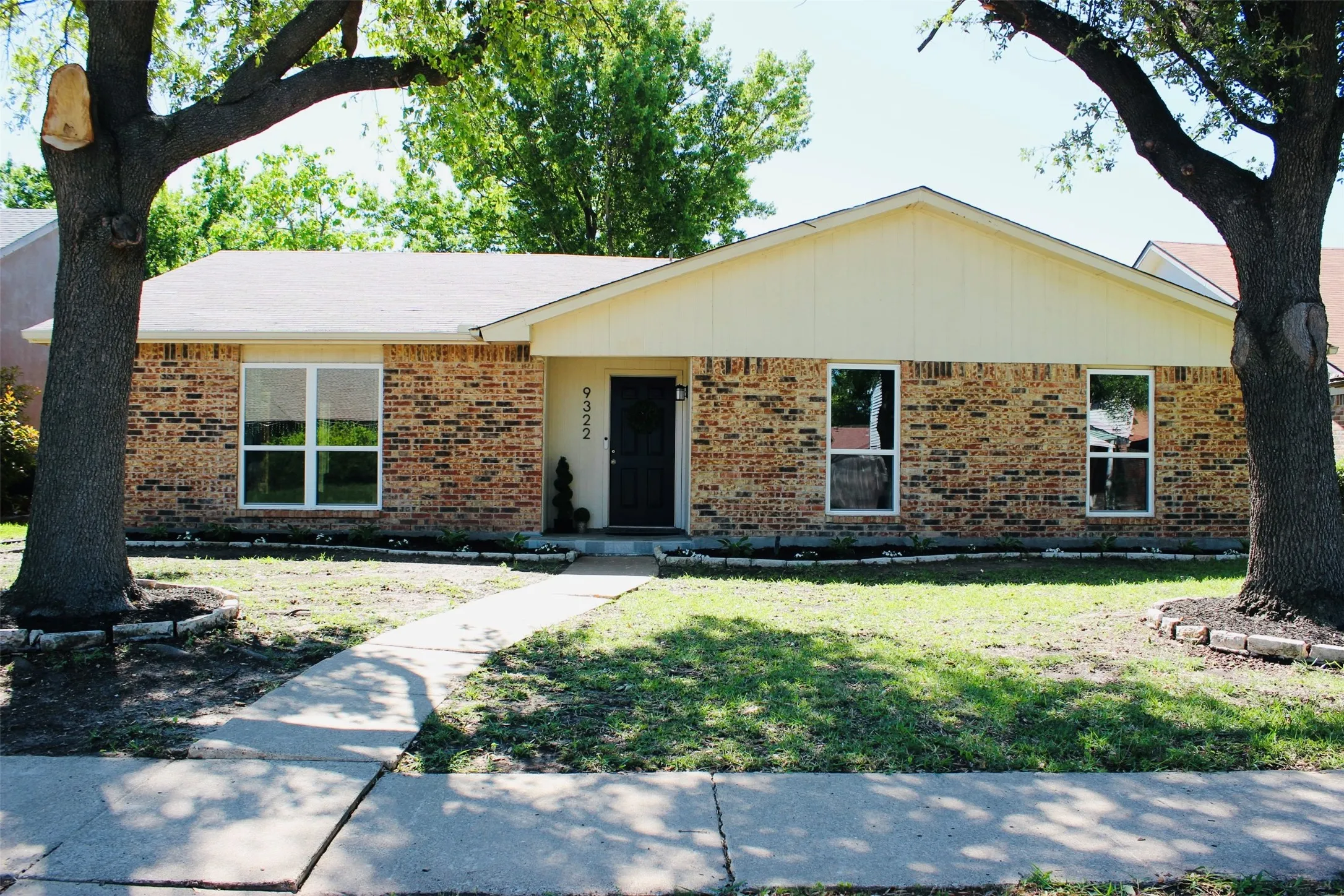 Single Family Residence For Sale in Rockwall County , 9322 Shipman Street, Rowlett, Texas 75088, 4 Bedroom, 2 Bathroom, 2 Garage spaces, 2,145 Sqft, built in 1985, mls#21219732, Real Estate Agent in Rowlett, Homes For Sale in Rockwall county, Homes For Sale in Rowlett, Realtor in Rowlett Texas, Real Estate Brokerage Independent Realty Texas, Luminita Cordes Realtor