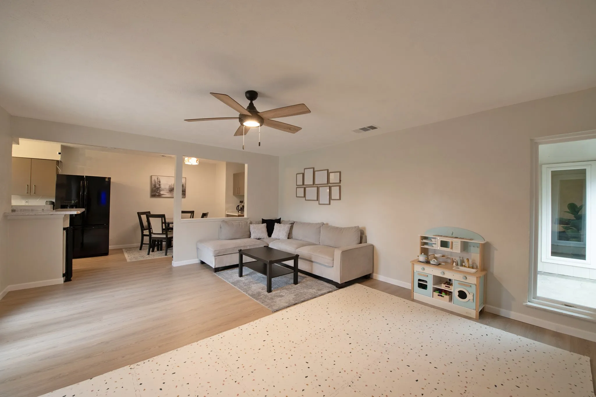 Single Family Residence For Sale in Rockwall County , 9322 Shipman Street, Rowlett, Texas 75088, 4 Bedroom, 2 Bathroom, 2 Garage spaces, 2,145 Sqft, built in 1985, mls#21219732, Real Estate Agent in Rowlett, Homes For Sale in Rockwall county, Homes For Sale in Rowlett, Realtor in Rowlett Texas, Real Estate Brokerage Independent Realty Texas, Luminita Cordes Realtor