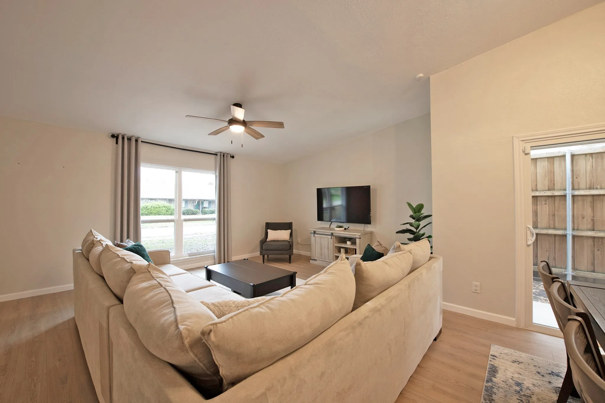 Single Family Residence For Sale in Rockwall County , 9322 Shipman Street, Rowlett, Texas 75088, 4 Bedroom, 2 Bathroom, 2 Garage spaces, 2,145 Sqft, built in 1985, mls#21219732, Real Estate Agent in Rowlett, Homes For Sale in Rockwall county, Homes For Sale in Rowlett, Realtor in Rowlett Texas, Real Estate Brokerage Independent Realty Texas, Luminita Cordes Realtor