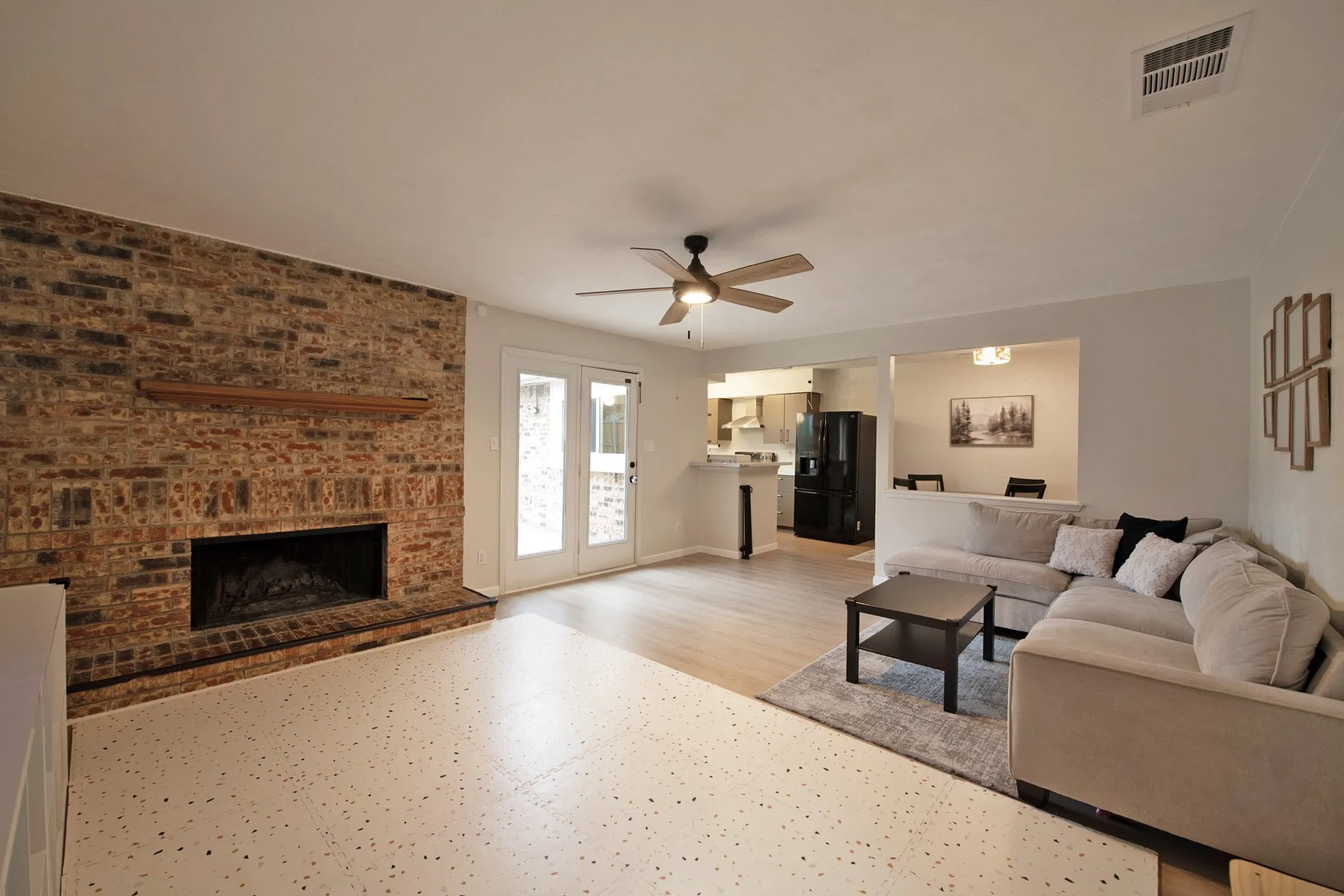 Single Family Residence For Sale in Rockwall County , 9322 Shipman Street, Rowlett, Texas 75088, 4 Bedroom, 2 Bathroom, 2 Garage spaces, 2,145 Sqft, built in 1985, mls#21219732, Real Estate Agent in Rowlett, Homes For Sale in Rockwall county, Homes For Sale in Rowlett, Realtor in Rowlett Texas, Real Estate Brokerage Independent Realty Texas, Luminita Cordes Realtor