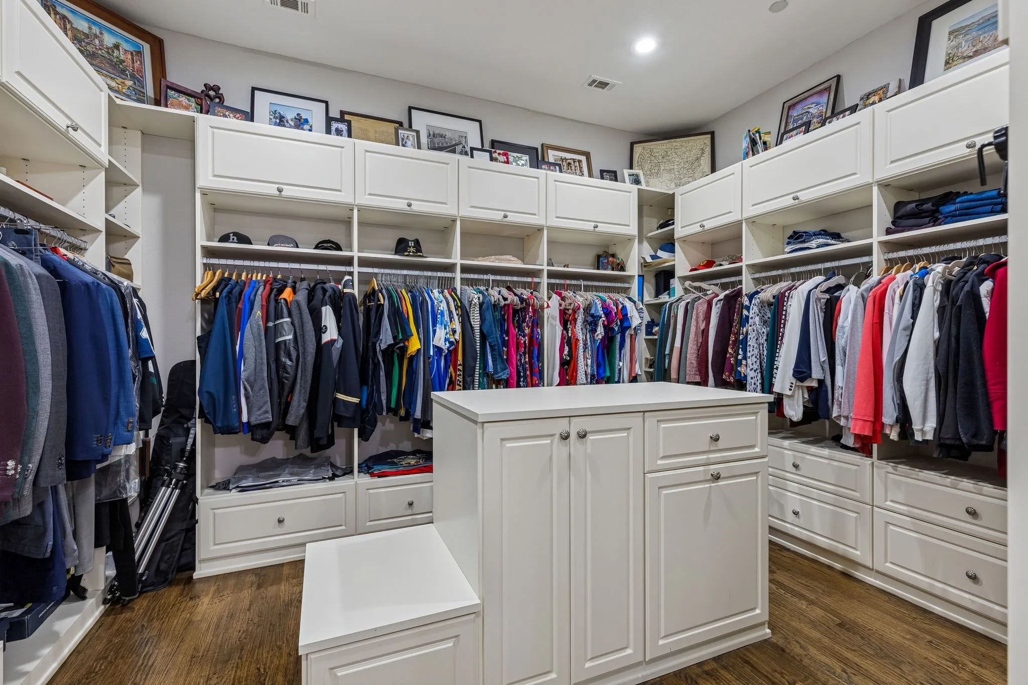 Single Family Residence For Sale in Dallas County , 7530 Yamini Drive, Dallas, Texas 75230, 4 Bedroom, 5 Bathroom, 3 Garage spaces, 4,848 Sqft, built in 2001, Preowned, mls#21218316, Real Estate Agent in Dallas, Homes For Sale in Dallas county, Homes For Sale in Dallas, Realtor in Dallas Texas, Real Estate Brokerage Independent Realty Texas, Luminita Cordes Realtor