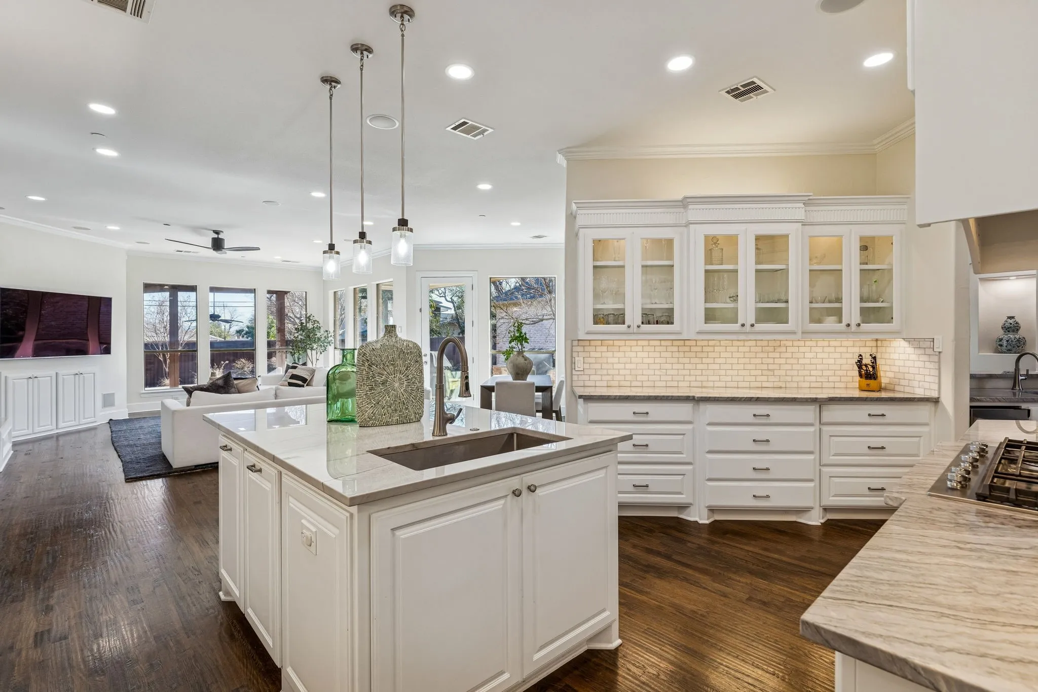 Single Family Residence For Sale in Dallas County , 7530 Yamini Drive, Dallas, Texas 75230, 4 Bedroom, 5 Bathroom, 3 Garage spaces, 4,848 Sqft, built in 2001, Preowned, mls#21218316, Real Estate Agent in Dallas, Homes For Sale in Dallas county, Homes For Sale in Dallas, Realtor in Dallas Texas, Real Estate Brokerage Independent Realty Texas, Luminita Cordes Realtor