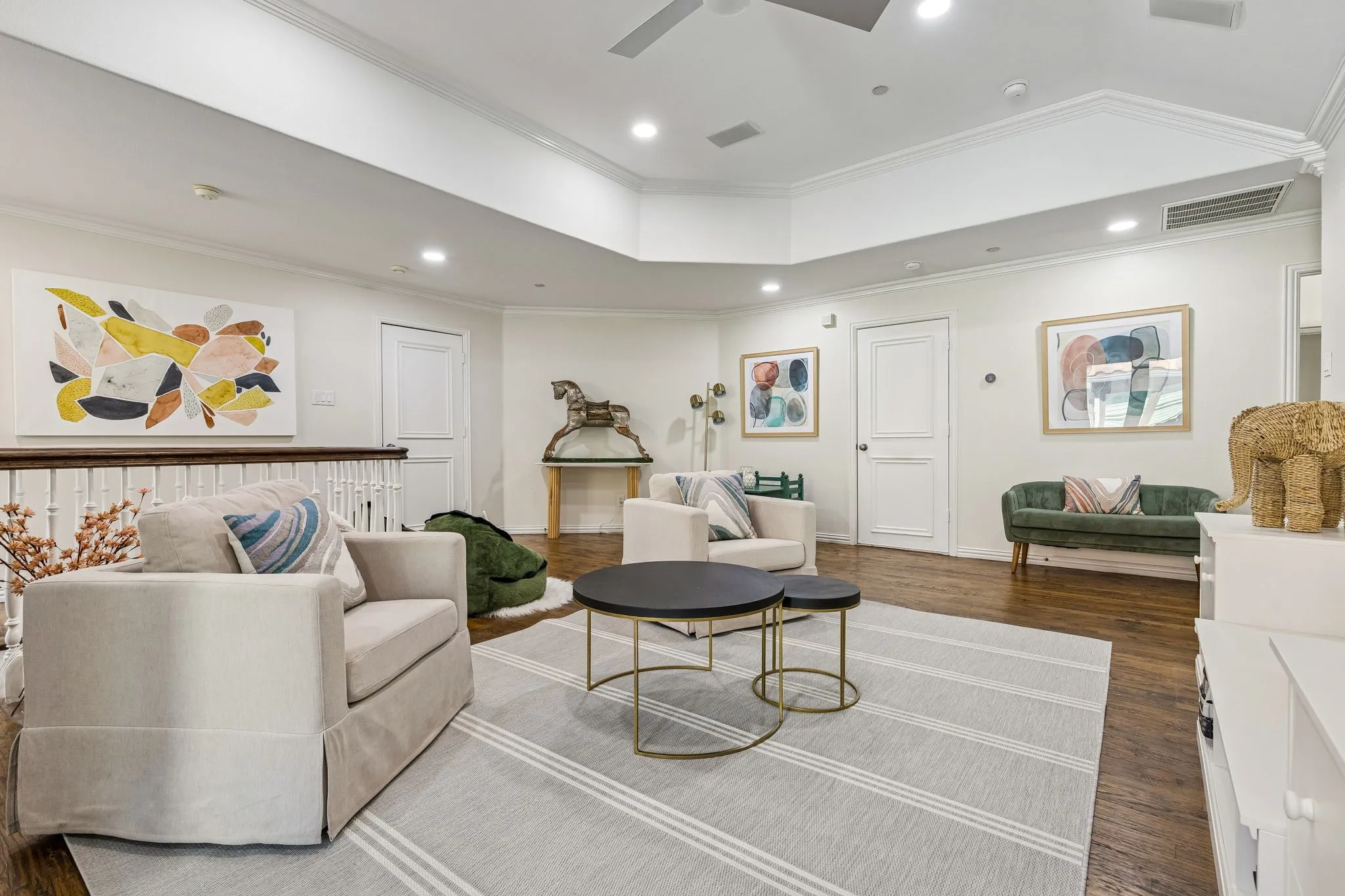 Upstairs game room/living area