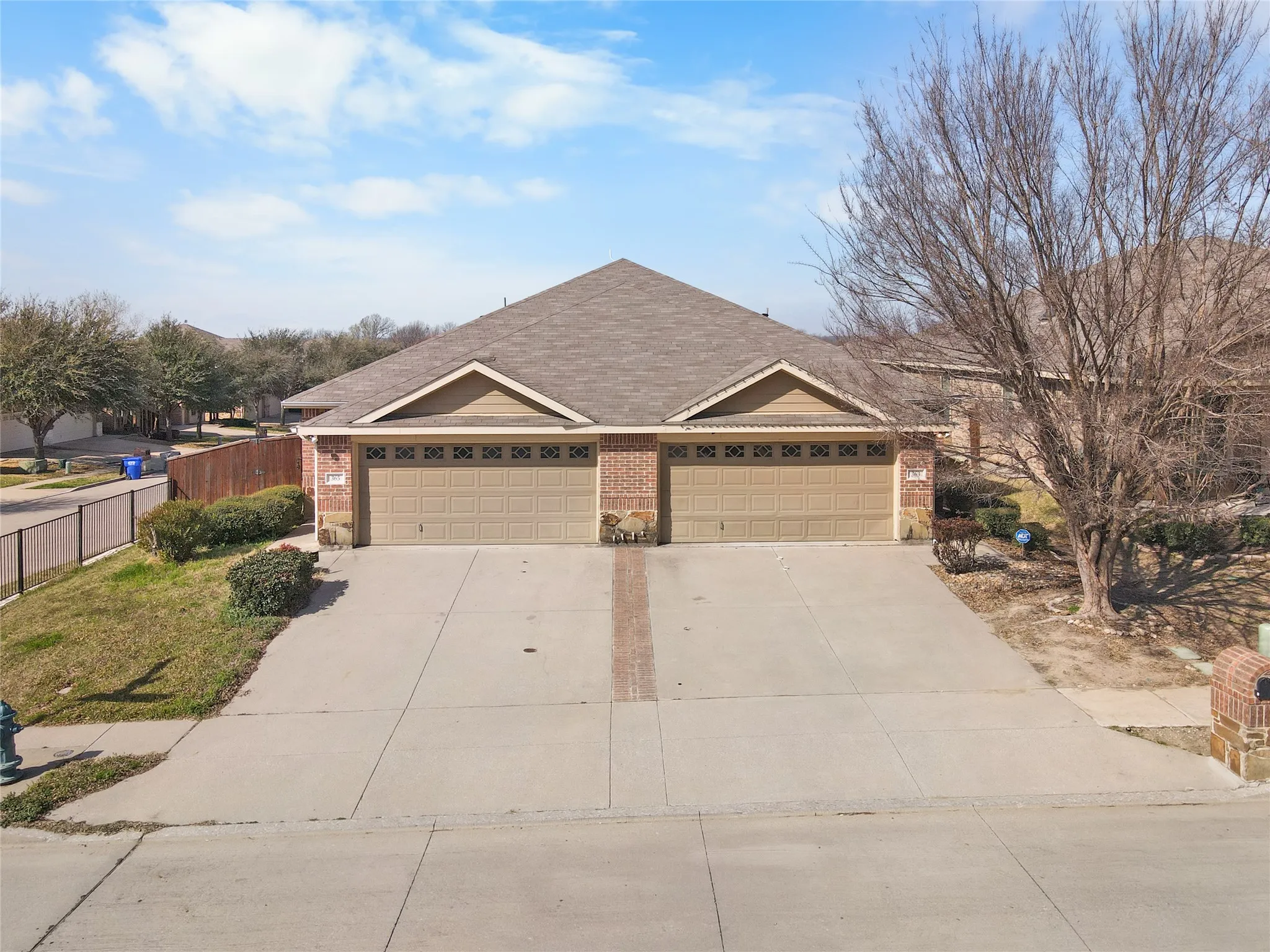 Duplex For Sale in Collin County , 363 Armstrong Lane, Lavon, Texas 75166, 6 Bedroom, 4 Bathroom, 4 Garage spaces, 0 Sqft, built in 2010, Preowned, mls#21214637, Real Estate Agent in Lavon, Homes For Sale in Collin county, Homes For Sale in Lavon, Realtor in Lavon Texas, Real Estate Brokerage Independent Realty Texas, Luminita Cordes Realtor