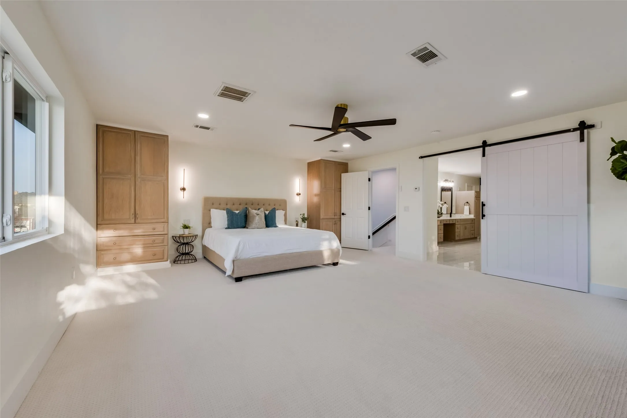 Single Family Residence For Sale in Rockwall County , 111 Luther Lane, Heath, Texas 75032, 4 Bedroom, 3 Bathroom, 2 Garage spaces, 3,698 Sqft, built in 1994, mls#21220846, Real Estate Agent in Heath, Homes For Sale in Rockwall county, Homes For Sale in Heath, Realtor in Heath Texas, Real Estate Brokerage Independent Realty Texas, Luminita Cordes Realtor