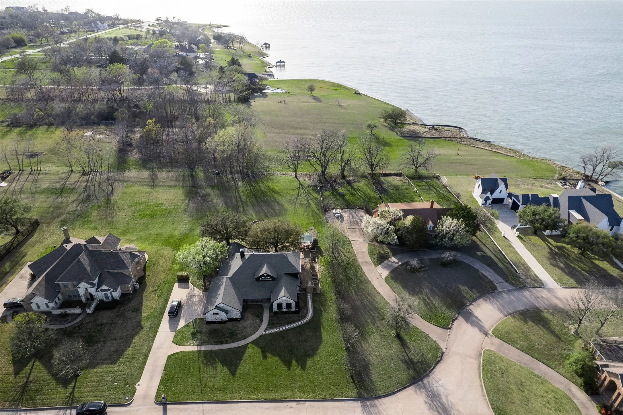 Single Family Residence For Sale in Rockwall County , 111 Luther Lane, Heath, Texas 75032, 4 Bedroom, 3 Bathroom, 2 Garage spaces, 3,698 Sqft, built in 1994, mls#21220846, Real Estate Agent in Heath, Homes For Sale in Rockwall county, Homes For Sale in Heath, Realtor in Heath Texas, Real Estate Brokerage Independent Realty Texas, Luminita Cordes Realtor