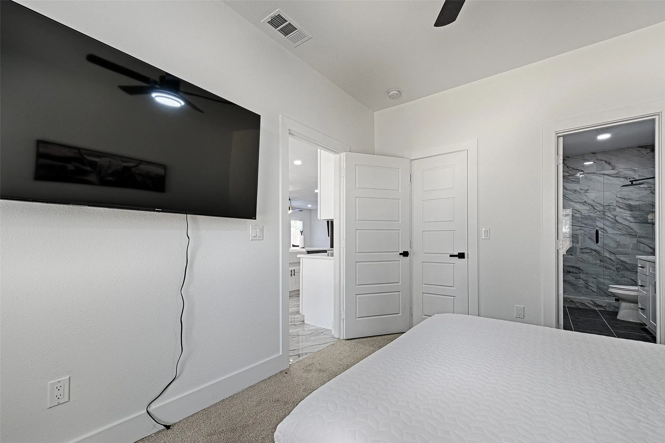 Single Family Residence For Rent in Dallas County , 3319 Wake Street, Dallas, Texas 75212, 5 Bedrooms, 4 Bathrooms, 2 Garage spaces, 3,665 Sqft, built in 2021, Preowned, Price $6,500, mls#21220925, Real Estate Agent in Dallas, Homes For Rent in Dallas county, Homes For Rent in Dallas, Realtor in Dallas Texas, Real Estate Brokerage Independent Realty Texas, Luminita Cordes Realtor