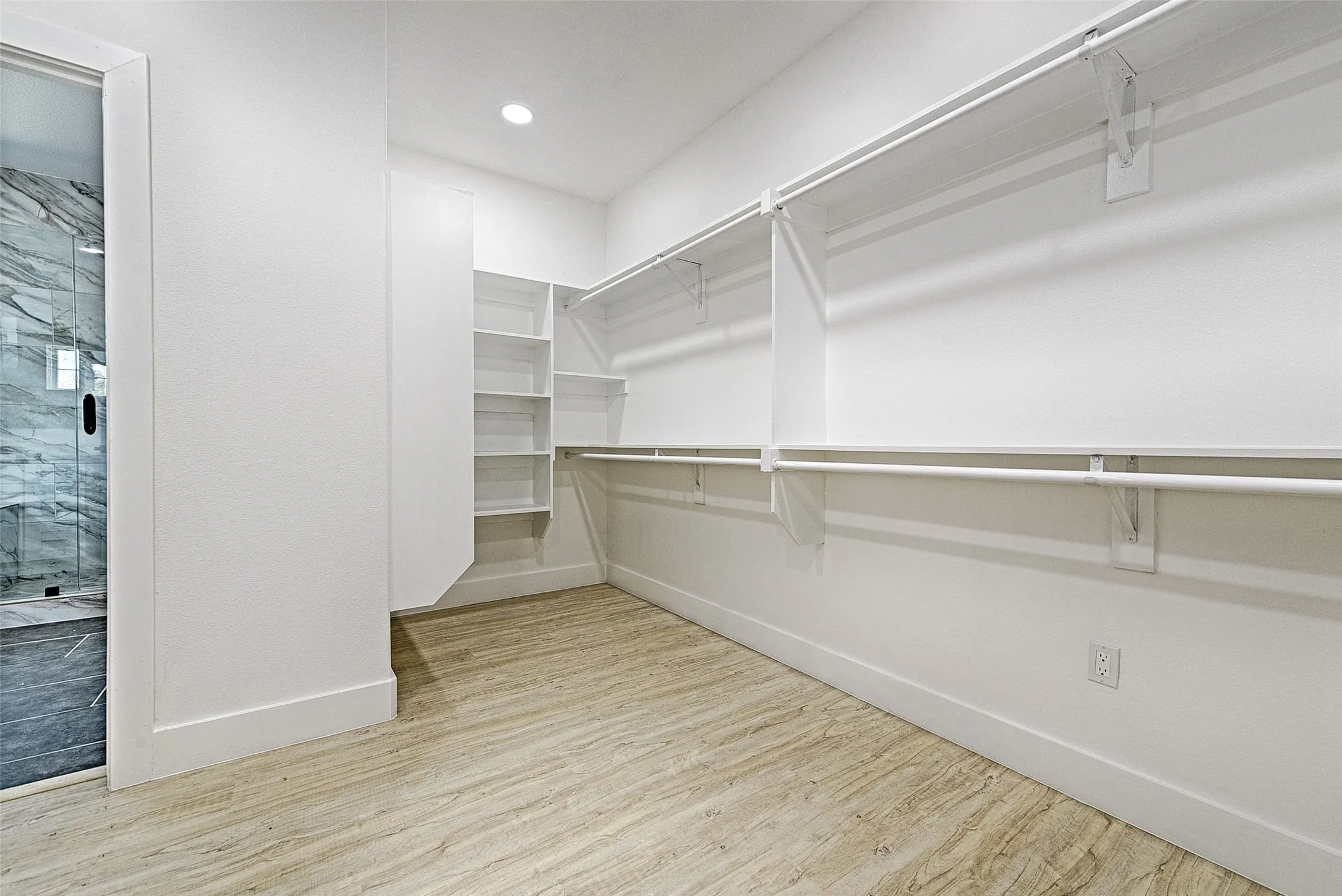 Single Family Residence For Rent in Dallas County , 3319 Wake Street, Dallas, Texas 75212, 5 Bedrooms, 4 Bathrooms, 2 Garage spaces, 3,665 Sqft, built in 2021, Preowned, Price $6,500, mls#21220925, Real Estate Agent in Dallas, Homes For Rent in Dallas county, Homes For Rent in Dallas, Realtor in Dallas Texas, Real Estate Brokerage Independent Realty Texas, Luminita Cordes Realtor