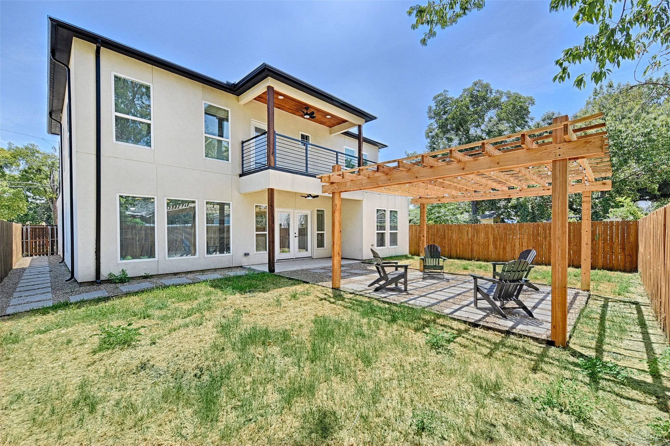 Single Family Residence For Rent in Dallas County , 3319 Wake Street, Dallas, Texas 75212, 5 Bedrooms, 4 Bathrooms, 2 Garage spaces, 3,665 Sqft, built in 2021, Preowned, Price $6,500, mls#21220925, Real Estate Agent in Dallas, Homes For Rent in Dallas county, Homes For Rent in Dallas, Realtor in Dallas Texas, Real Estate Brokerage Independent Realty Texas, Luminita Cordes Realtor