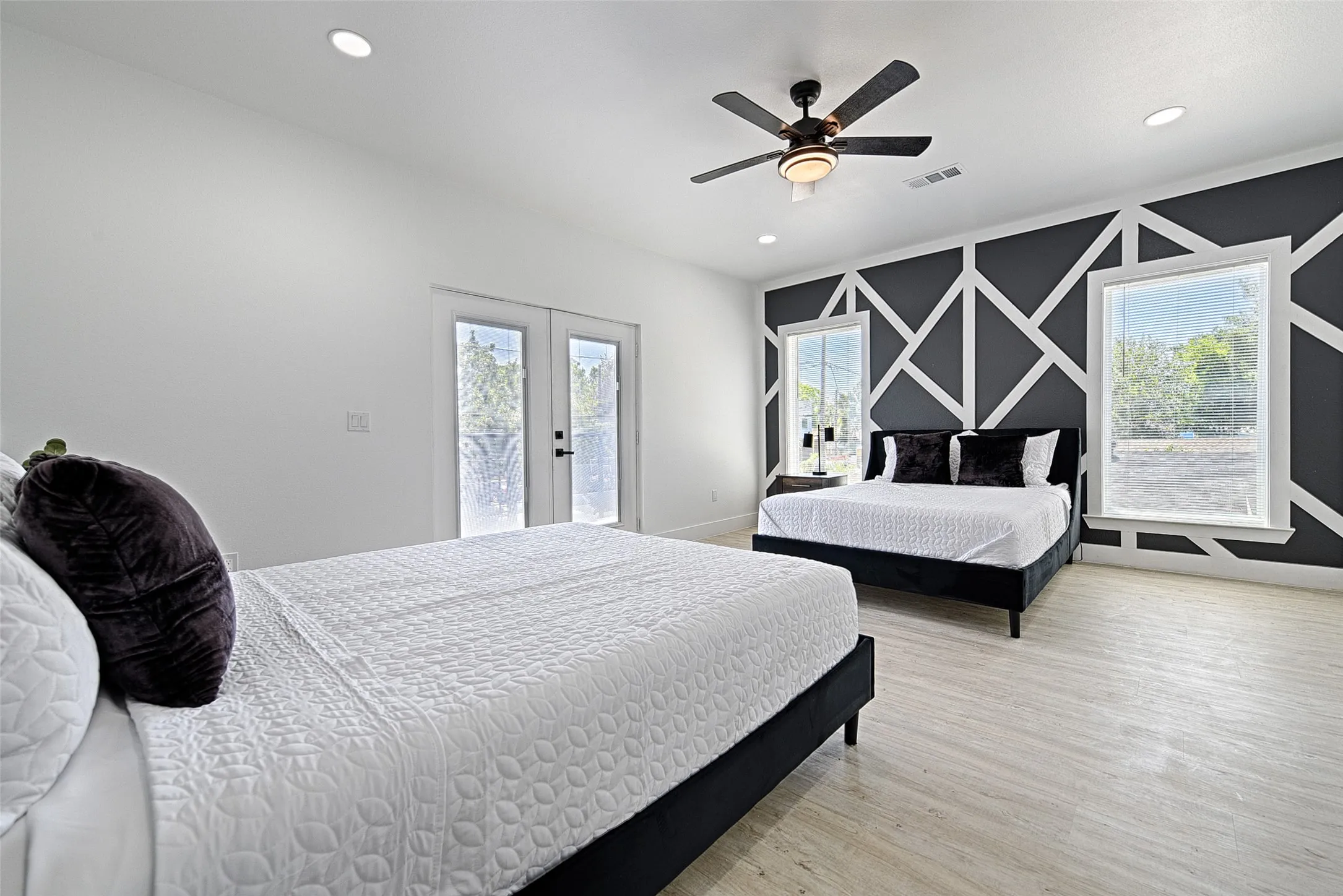 Single Family Residence For Rent in Dallas County , 3319 Wake Street, Dallas, Texas 75212, 5 Bedrooms, 4 Bathrooms, 2 Garage spaces, 3,665 Sqft, built in 2021, Preowned, Price $6,500, mls#21220925, Real Estate Agent in Dallas, Homes For Rent in Dallas county, Homes For Rent in Dallas, Realtor in Dallas Texas, Real Estate Brokerage Independent Realty Texas, Luminita Cordes Realtor