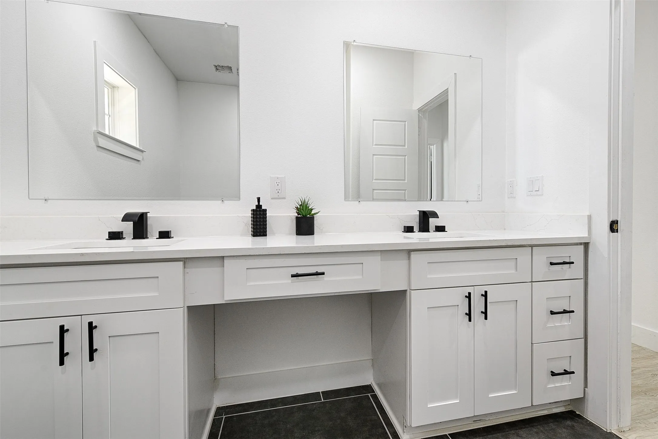 Single Family Residence For Rent in Dallas County , 3319 Wake Street, Dallas, Texas 75212, 5 Bedrooms, 4 Bathrooms, 2 Garage spaces, 3,665 Sqft, built in 2021, Preowned, Price $6,500, mls#21220925, Real Estate Agent in Dallas, Homes For Rent in Dallas county, Homes For Rent in Dallas, Realtor in Dallas Texas, Real Estate Brokerage Independent Realty Texas, Luminita Cordes Realtor