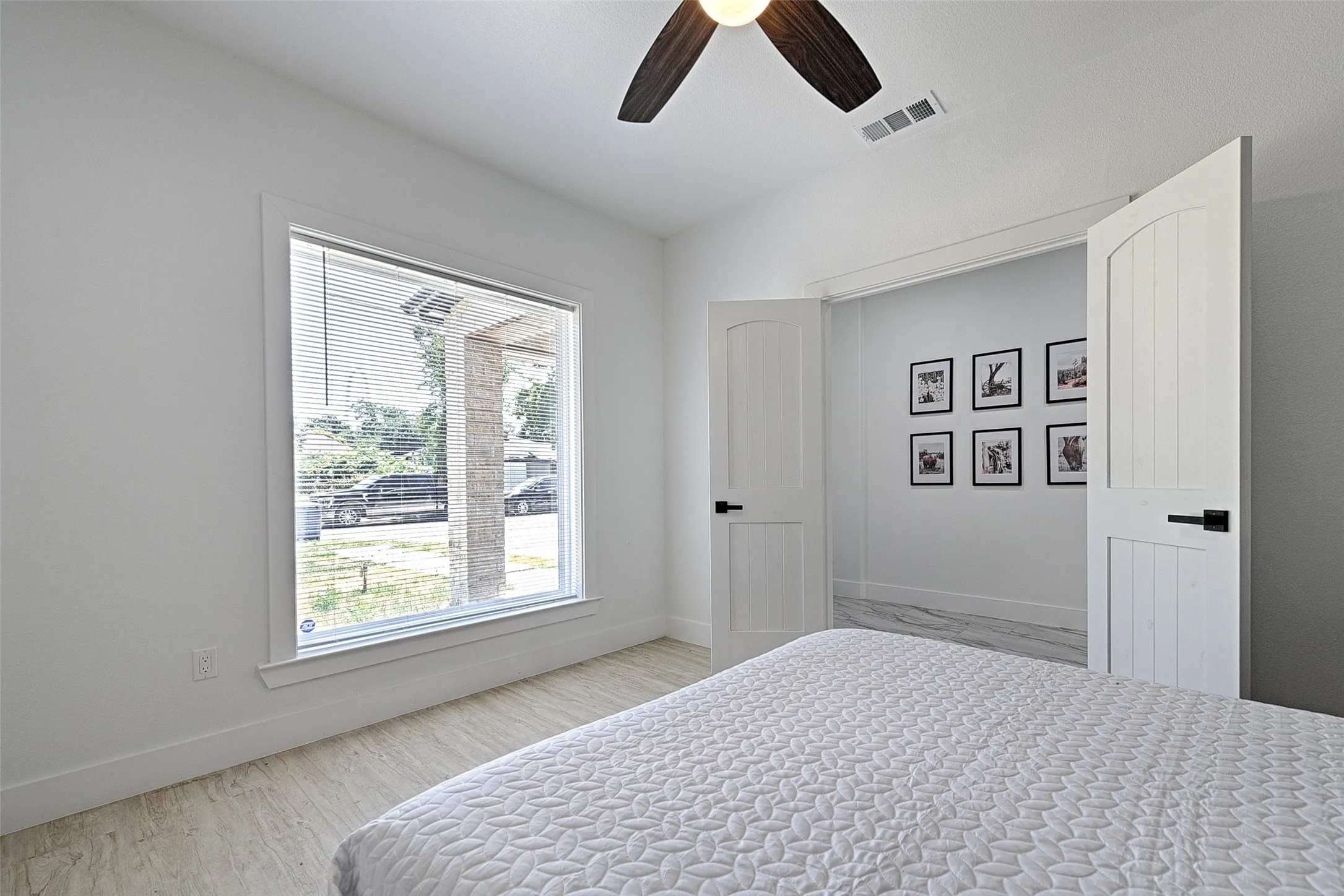 Single Family Residence For Rent in Dallas County , 3319 Wake Street, Dallas, Texas 75212, 5 Bedrooms, 4 Bathrooms, 2 Garage spaces, 3,665 Sqft, built in 2021, Preowned, Price $6,500, mls#21220925, Real Estate Agent in Dallas, Homes For Rent in Dallas county, Homes For Rent in Dallas, Realtor in Dallas Texas, Real Estate Brokerage Independent Realty Texas, Luminita Cordes Realtor