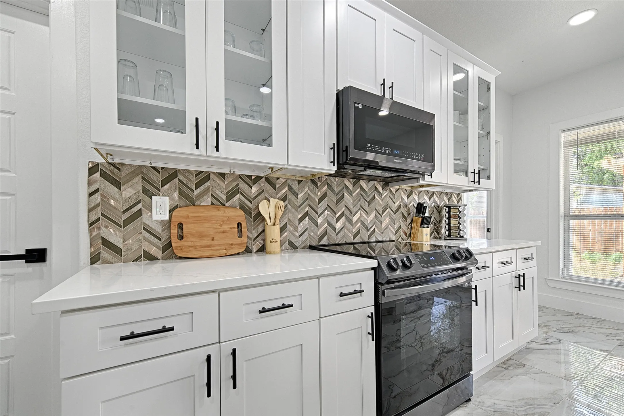 Single Family Residence For Rent in Dallas County , 3319 Wake Street, Dallas, Texas 75212, 5 Bedrooms, 4 Bathrooms, 2 Garage spaces, 3,665 Sqft, built in 2021, Preowned, Price $6,500, mls#21220925, Real Estate Agent in Dallas, Homes For Rent in Dallas county, Homes For Rent in Dallas, Realtor in Dallas Texas, Real Estate Brokerage Independent Realty Texas, Luminita Cordes Realtor