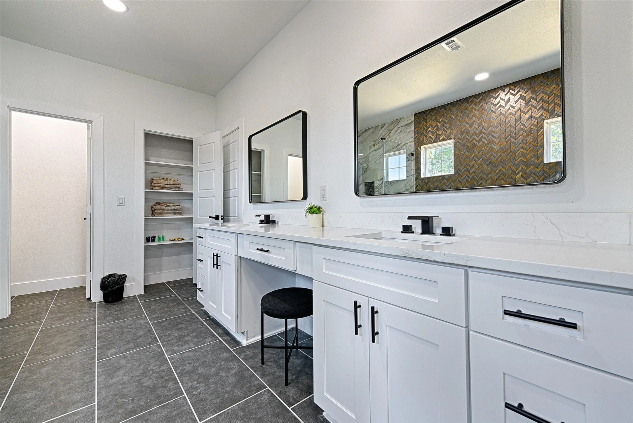 Single Family Residence For Rent in Dallas County , 3319 Wake Street, Dallas, Texas 75212, 5 Bedrooms, 4 Bathrooms, 2 Garage spaces, 3,665 Sqft, built in 2021, Preowned, Price $6,500, mls#21220925, Real Estate Agent in Dallas, Homes For Rent in Dallas county, Homes For Rent in Dallas, Realtor in Dallas Texas, Real Estate Brokerage Independent Realty Texas, Luminita Cordes Realtor