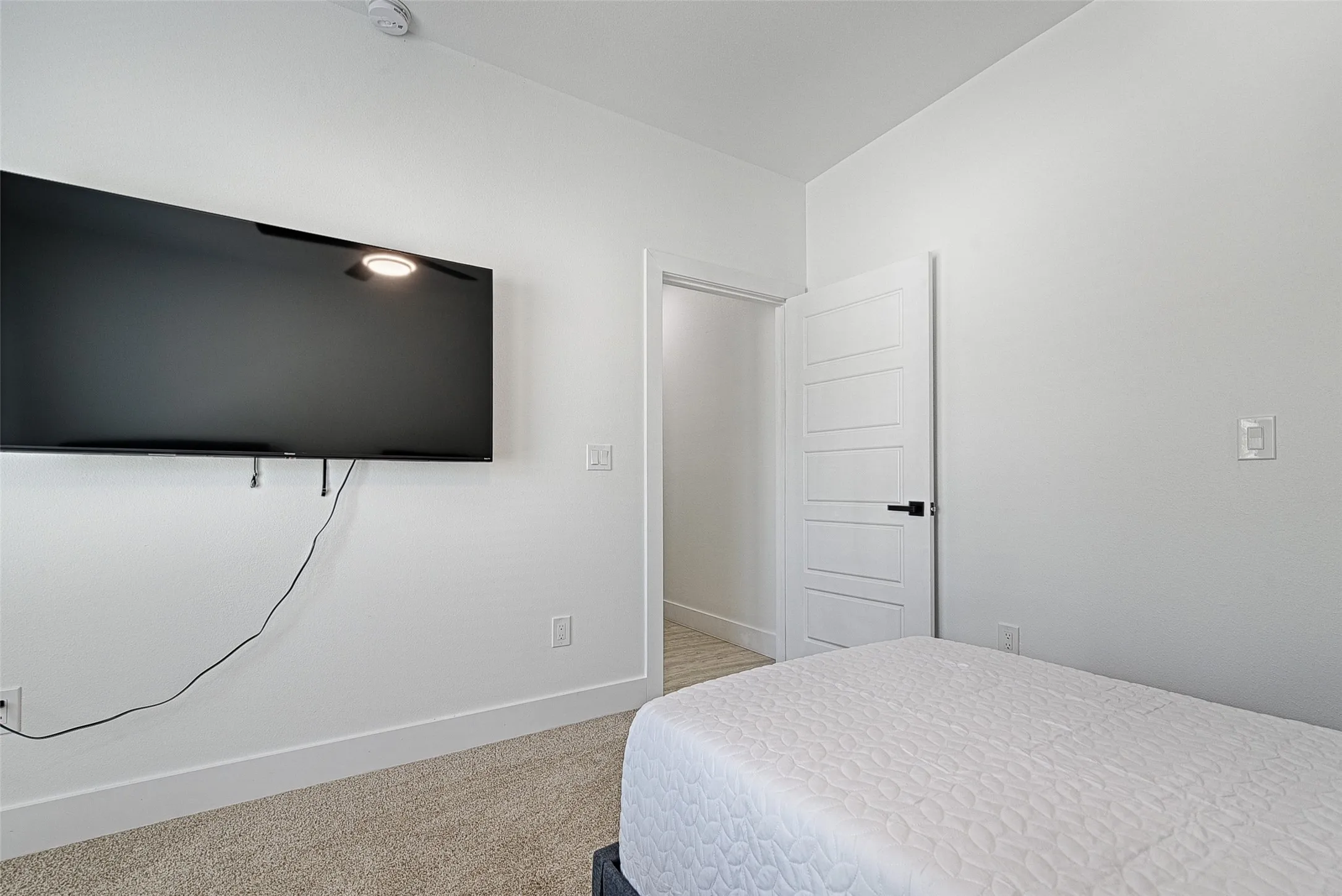 Single Family Residence For Rent in Dallas County , 3319 Wake Street, Dallas, Texas 75212, 5 Bedrooms, 4 Bathrooms, 2 Garage spaces, 3,665 Sqft, built in 2021, Preowned, Price $6,500, mls#21220925, Real Estate Agent in Dallas, Homes For Rent in Dallas county, Homes For Rent in Dallas, Realtor in Dallas Texas, Real Estate Brokerage Independent Realty Texas, Luminita Cordes Realtor