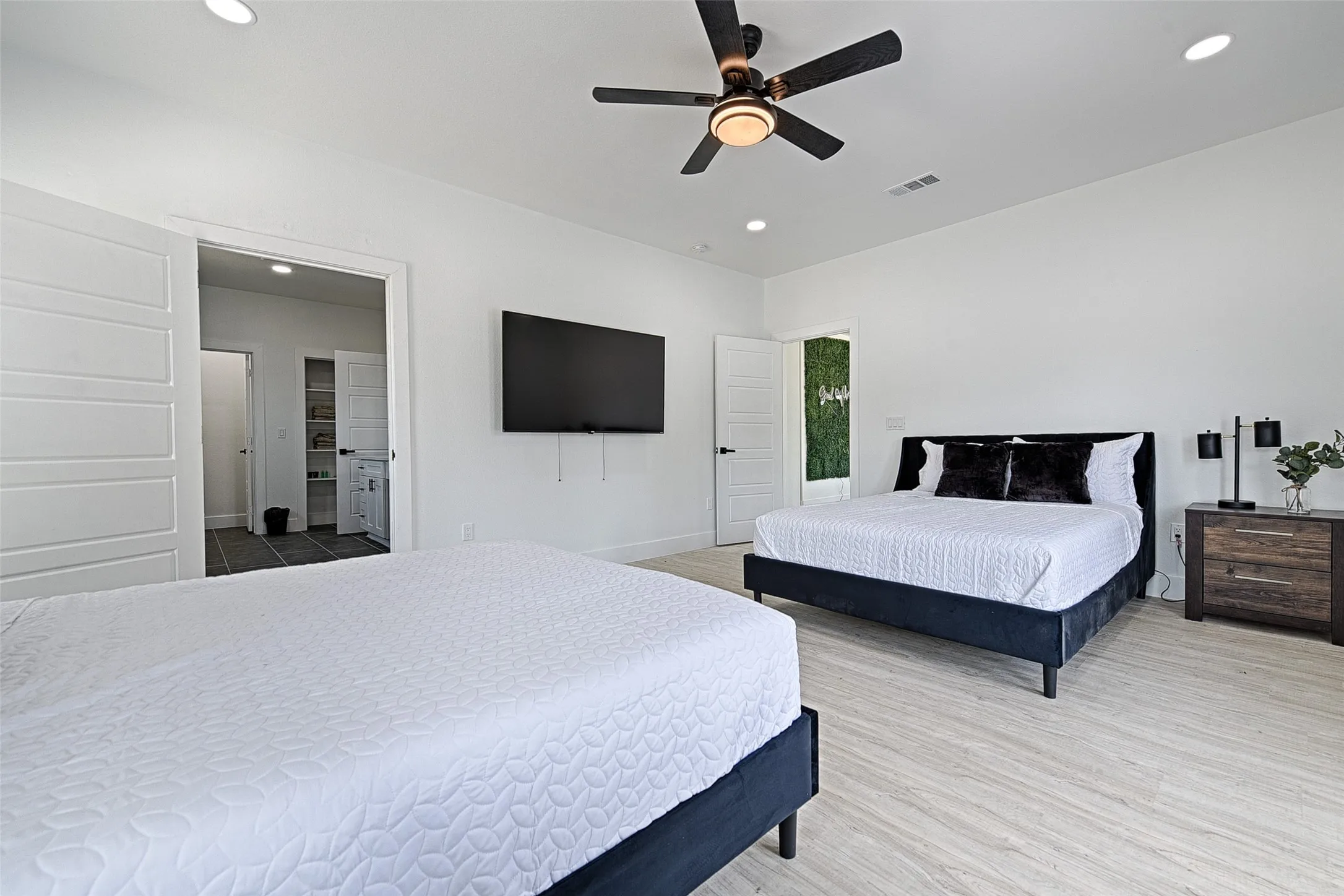 Single Family Residence For Rent in Dallas County , 3319 Wake Street, Dallas, Texas 75212, 5 Bedrooms, 4 Bathrooms, 2 Garage spaces, 3,665 Sqft, built in 2021, Preowned, Price $6,500, mls#21220925, Real Estate Agent in Dallas, Homes For Rent in Dallas county, Homes For Rent in Dallas, Realtor in Dallas Texas, Real Estate Brokerage Independent Realty Texas, Luminita Cordes Realtor