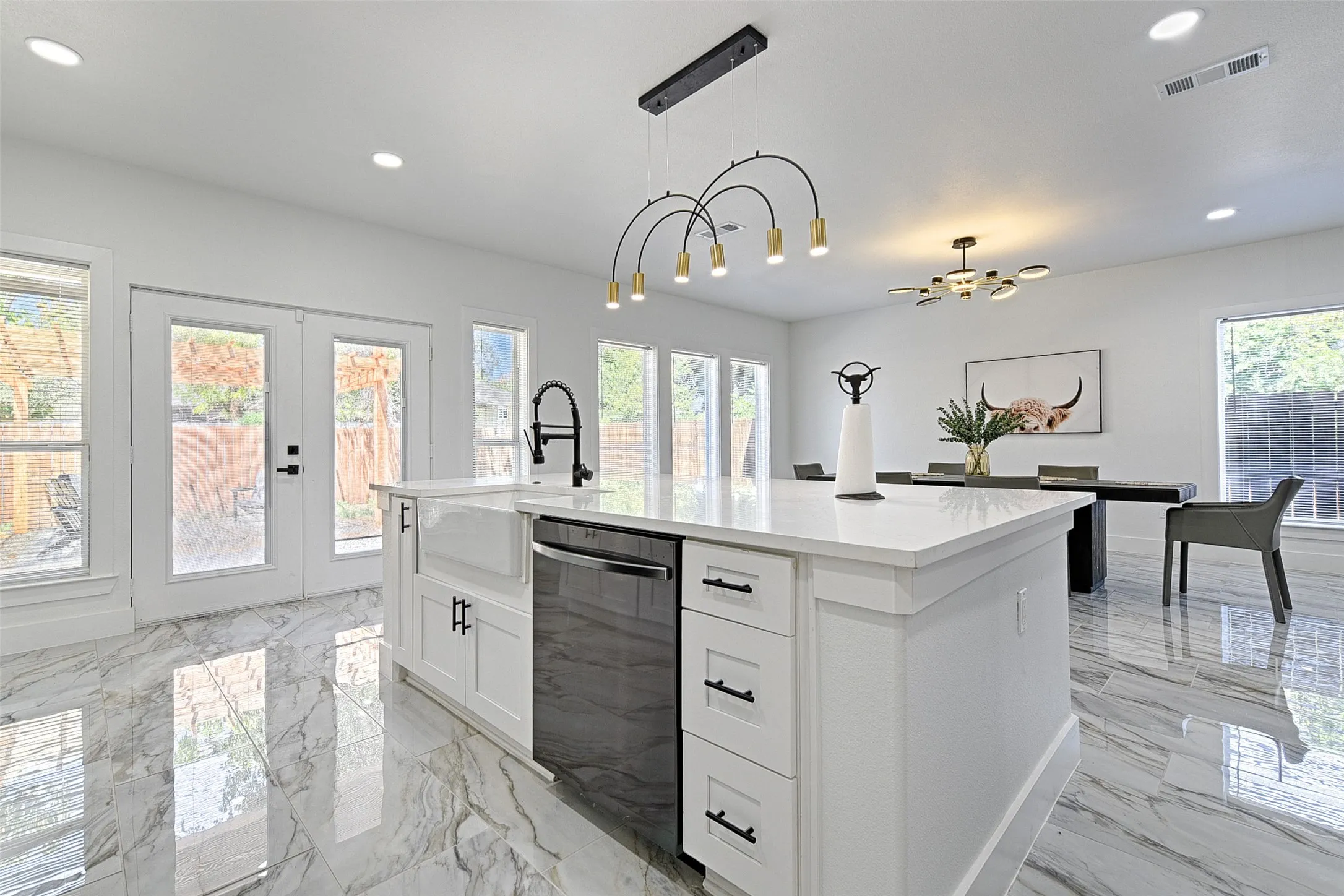 Single Family Residence For Rent in Dallas County , 3319 Wake Street, Dallas, Texas 75212, 5 Bedrooms, 4 Bathrooms, 2 Garage spaces, 3,665 Sqft, built in 2021, Preowned, Price $6,500, mls#21220925, Real Estate Agent in Dallas, Homes For Rent in Dallas county, Homes For Rent in Dallas, Realtor in Dallas Texas, Real Estate Brokerage Independent Realty Texas, Luminita Cordes Realtor