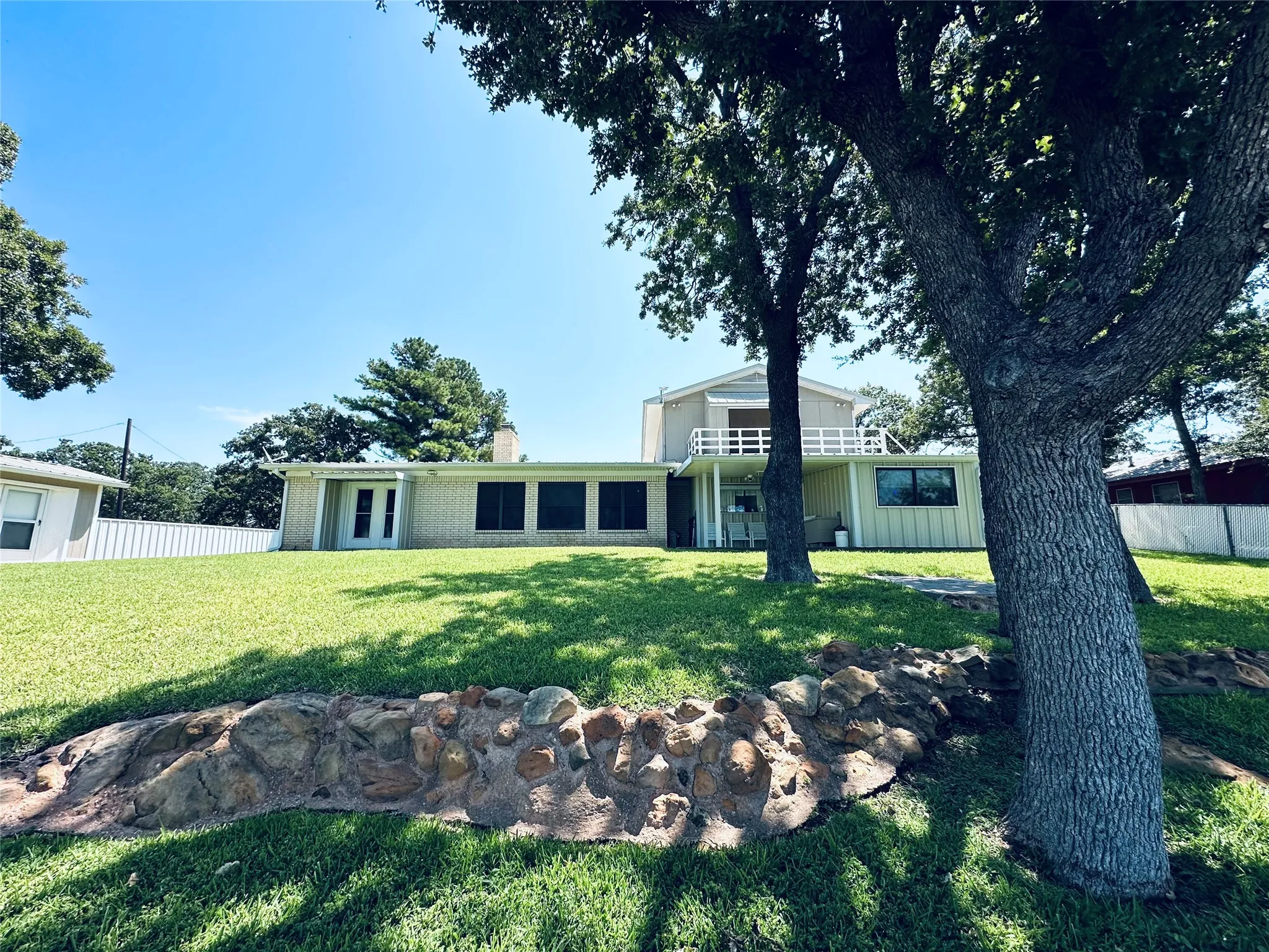 Single Family Residence For Sale in Stephens County , 10297 County Road 197, Breckenridge, Texas 76424, 4 Bedroom, 4 Bathroom, 1 Garage spaces, 3,490 Sqft, built in 1970, mls#21220975, Real Estate Agent in Breckenridge, Homes For Sale in Stephens county, Homes For Sale in Breckenridge, Realtor in Breckenridge Texas, Real Estate Brokerage Independent Realty Texas, Luminita Cordes Realtor