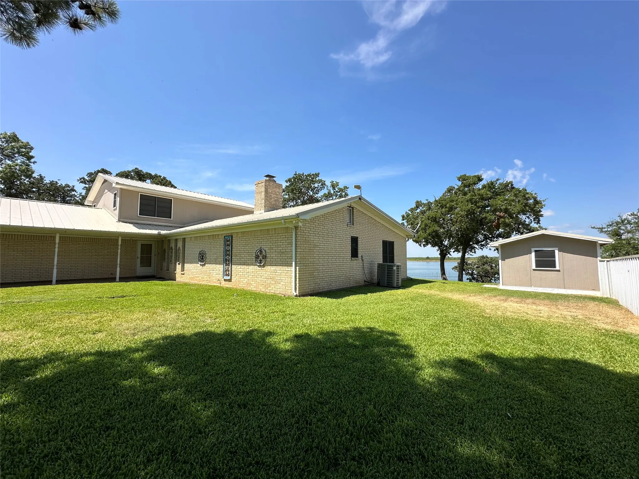 Single Family Residence For Sale in Stephens County , 10297 County Road 197, Breckenridge, Texas 76424, 4 Bedroom, 4 Bathroom, 1 Garage spaces, 3,490 Sqft, built in 1970, mls#21220975, Real Estate Agent in Breckenridge, Homes For Sale in Stephens county, Homes For Sale in Breckenridge, Realtor in Breckenridge Texas, Real Estate Brokerage Independent Realty Texas, Luminita Cordes Realtor