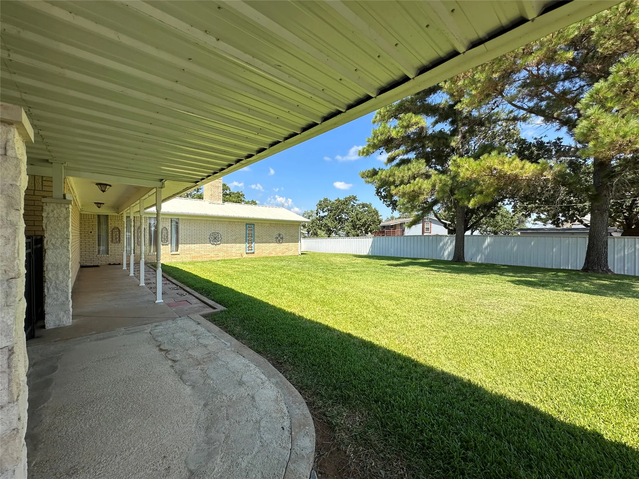 Single Family Residence For Sale in Stephens County , 10297 County Road 197, Breckenridge, Texas 76424, 4 Bedroom, 4 Bathroom, 1 Garage spaces, 3,490 Sqft, built in 1970, mls#21220975, Real Estate Agent in Breckenridge, Homes For Sale in Stephens county, Homes For Sale in Breckenridge, Realtor in Breckenridge Texas, Real Estate Brokerage Independent Realty Texas, Luminita Cordes Realtor
