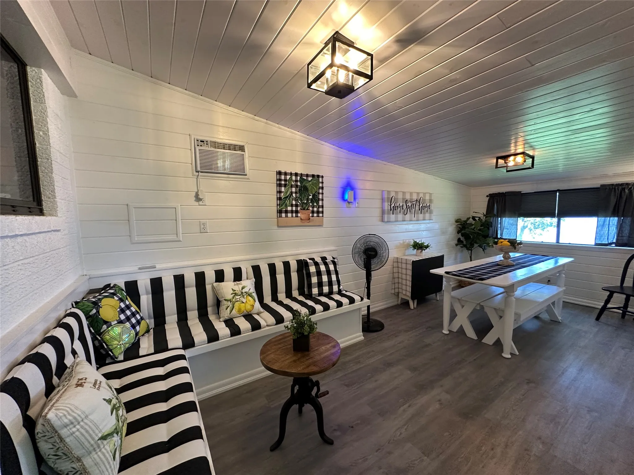 Single Family Residence For Sale in Stephens County , 10297 County Road 197, Breckenridge, Texas 76424, 4 Bedroom, 4 Bathroom, 1 Garage spaces, 3,490 Sqft, built in 1970, mls#21220975, Real Estate Agent in Breckenridge, Homes For Sale in Stephens county, Homes For Sale in Breckenridge, Realtor in Breckenridge Texas, Real Estate Brokerage Independent Realty Texas, Luminita Cordes Realtor