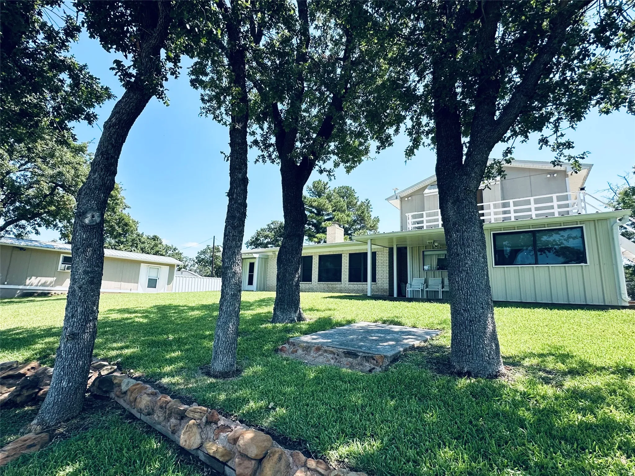 Single Family Residence For Sale in Stephens County , 10297 County Road 197, Breckenridge, Texas 76424, 4 Bedroom, 4 Bathroom, 1 Garage spaces, 3,490 Sqft, built in 1970, mls#21220975, Real Estate Agent in Breckenridge, Homes For Sale in Stephens county, Homes For Sale in Breckenridge, Realtor in Breckenridge Texas, Real Estate Brokerage Independent Realty Texas, Luminita Cordes Realtor