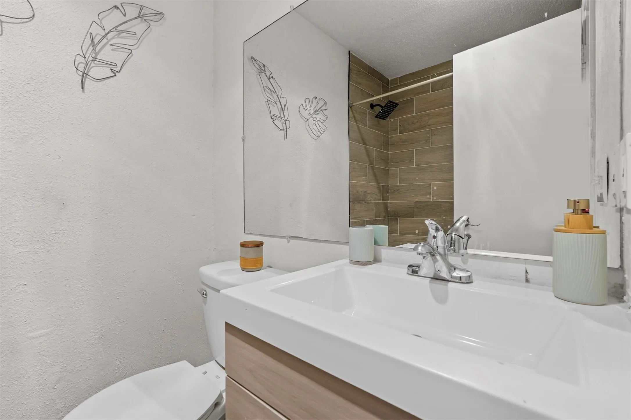Single Family Residence For Sale in Dallas County , 425 Rollingridge Lane, Garland, Texas 75043, 3 Bedroom, 2 Bathroom, 1 Garage spaces, 1,736 Sqft, built in 1969, mls#21220892, Real Estate Agent in Garland, Homes For Sale in Dallas county, Homes For Sale in Garland, Realtor in Garland Texas, Real Estate Brokerage Independent Realty Texas, Luminita Cordes Realtor