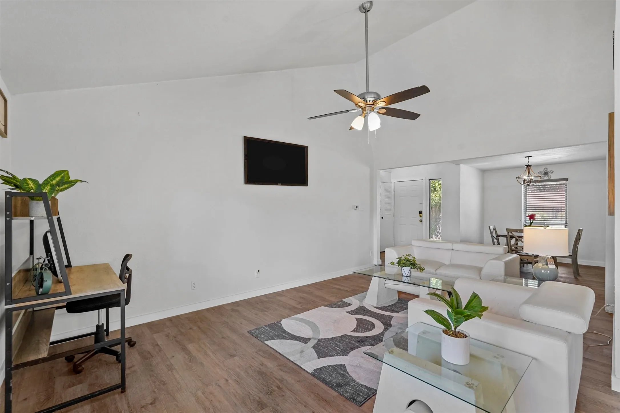 Single Family Residence For Sale in Dallas County , 425 Rollingridge Lane, Garland, Texas 75043, 3 Bedroom, 2 Bathroom, 1 Garage spaces, 1,736 Sqft, built in 1969, mls#21220892, Real Estate Agent in Garland, Homes For Sale in Dallas county, Homes For Sale in Garland, Realtor in Garland Texas, Real Estate Brokerage Independent Realty Texas, Luminita Cordes Realtor