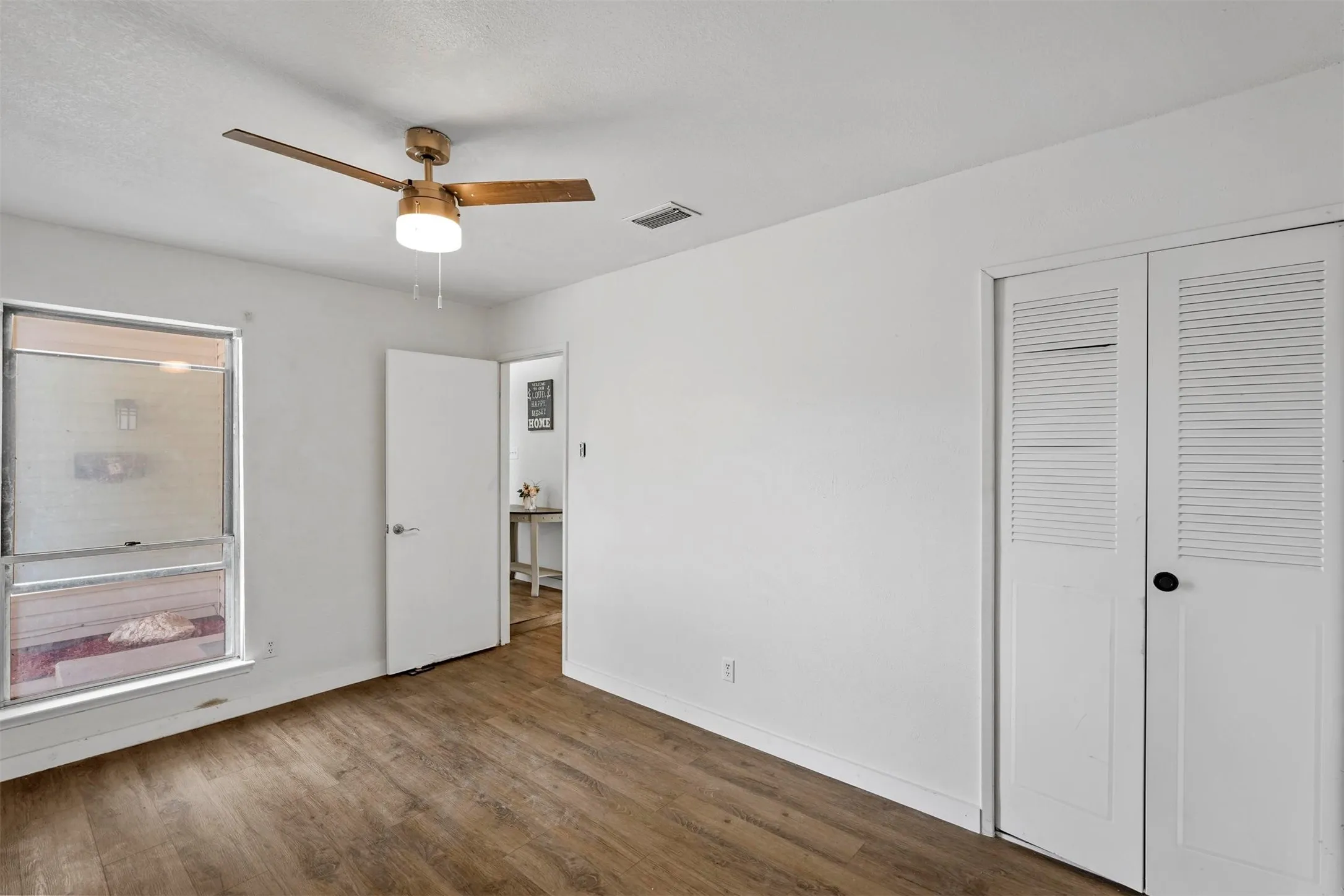 Single Family Residence For Sale in Dallas County , 425 Rollingridge Lane, Garland, Texas 75043, 3 Bedroom, 2 Bathroom, 1 Garage spaces, 1,736 Sqft, built in 1969, mls#21220892, Real Estate Agent in Garland, Homes For Sale in Dallas county, Homes For Sale in Garland, Realtor in Garland Texas, Real Estate Brokerage Independent Realty Texas, Luminita Cordes Realtor