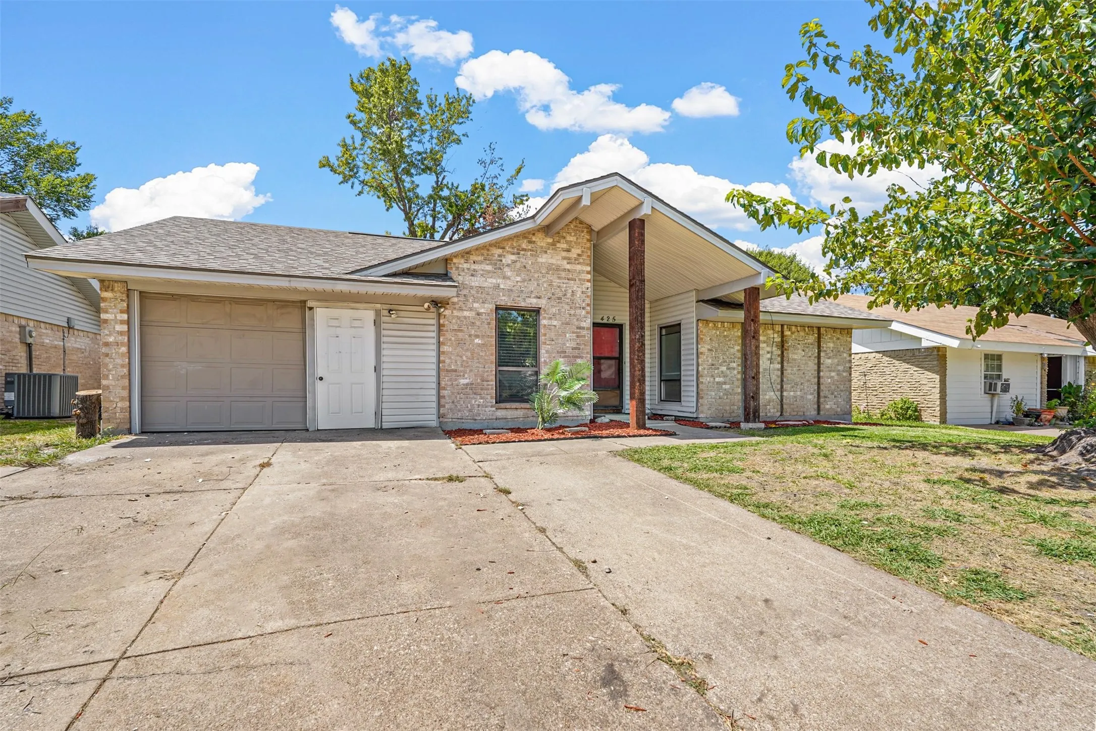 Single Family Residence For Sale in Dallas County , 425 Rollingridge Lane, Garland, Texas 75043, 3 Bedroom, 2 Bathroom, 1 Garage spaces, 1,736 Sqft, built in 1969, mls#21220892, Real Estate Agent in Garland, Homes For Sale in Dallas county, Homes For Sale in Garland, Realtor in Garland Texas, Real Estate Brokerage Independent Realty Texas, Luminita Cordes Realtor