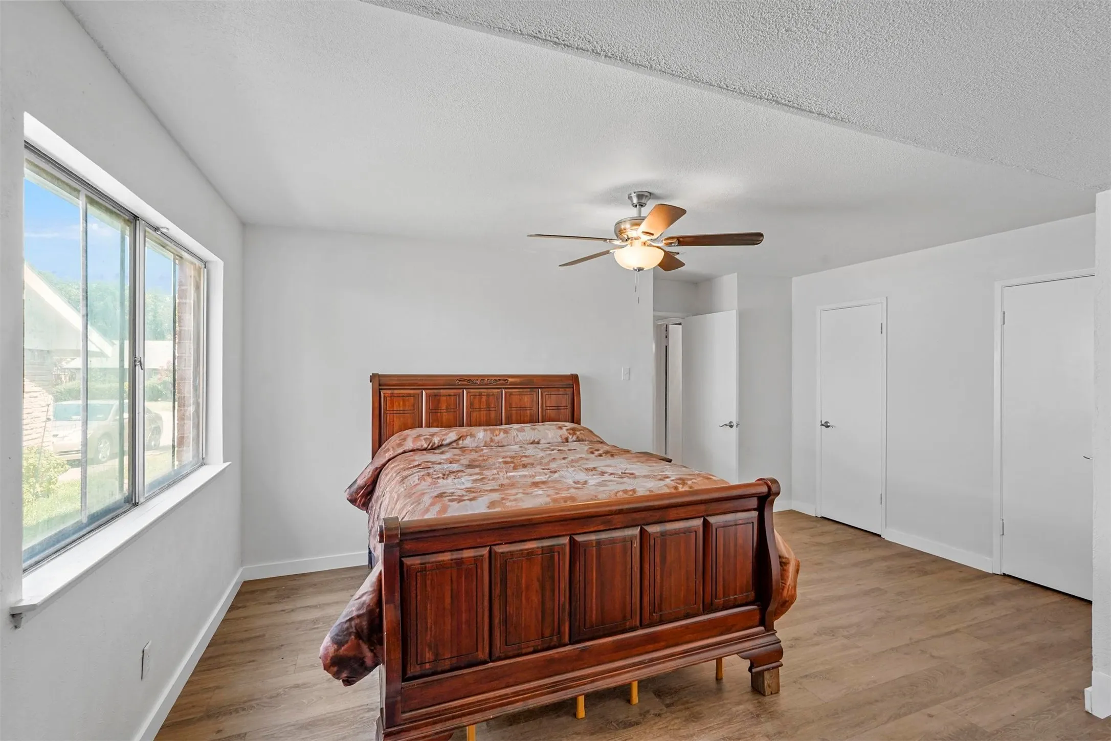 Single Family Residence For Sale in Dallas County , 425 Rollingridge Lane, Garland, Texas 75043, 3 Bedroom, 2 Bathroom, 1 Garage spaces, 1,736 Sqft, built in 1969, mls#21220892, Real Estate Agent in Garland, Homes For Sale in Dallas county, Homes For Sale in Garland, Realtor in Garland Texas, Real Estate Brokerage Independent Realty Texas, Luminita Cordes Realtor