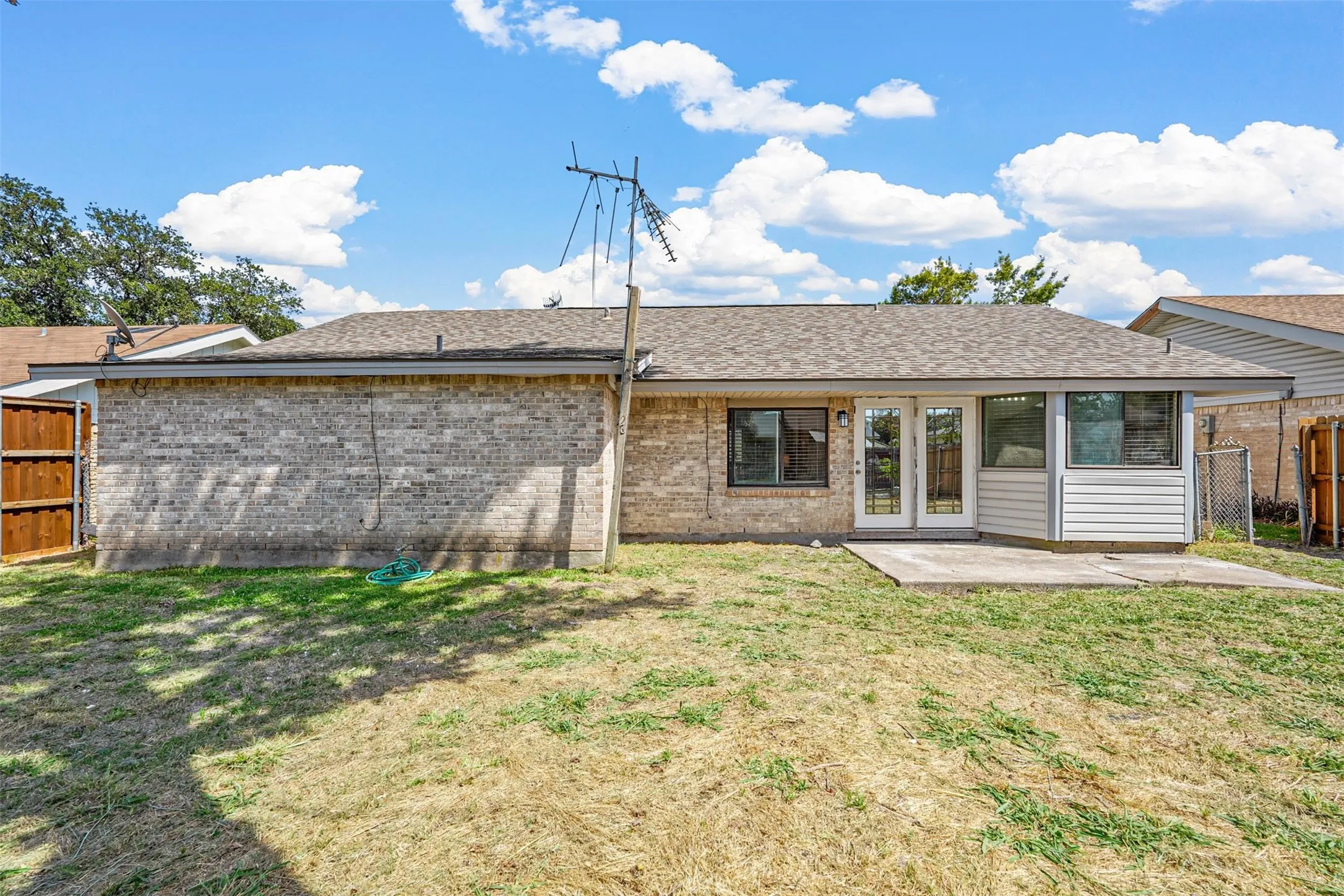Single Family Residence For Sale in Dallas County , 425 Rollingridge Lane, Garland, Texas 75043, 3 Bedroom, 2 Bathroom, 1 Garage spaces, 1,736 Sqft, built in 1969, mls#21220892, Real Estate Agent in Garland, Homes For Sale in Dallas county, Homes For Sale in Garland, Realtor in Garland Texas, Real Estate Brokerage Independent Realty Texas, Luminita Cordes Realtor
